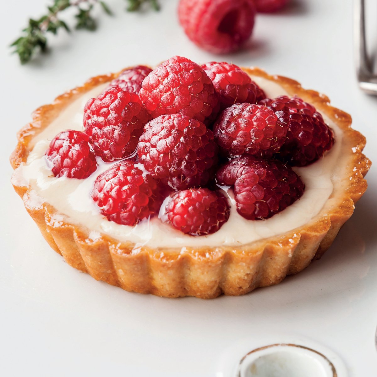 **Patisse Ceramic Mini Round Quiche Pan with Removable Bottom – 4 Inch / 10cm, Non-Stick Coating, White & Copper – Perfect for Baking Mini Quiches, Tarts, and Pies at Home**