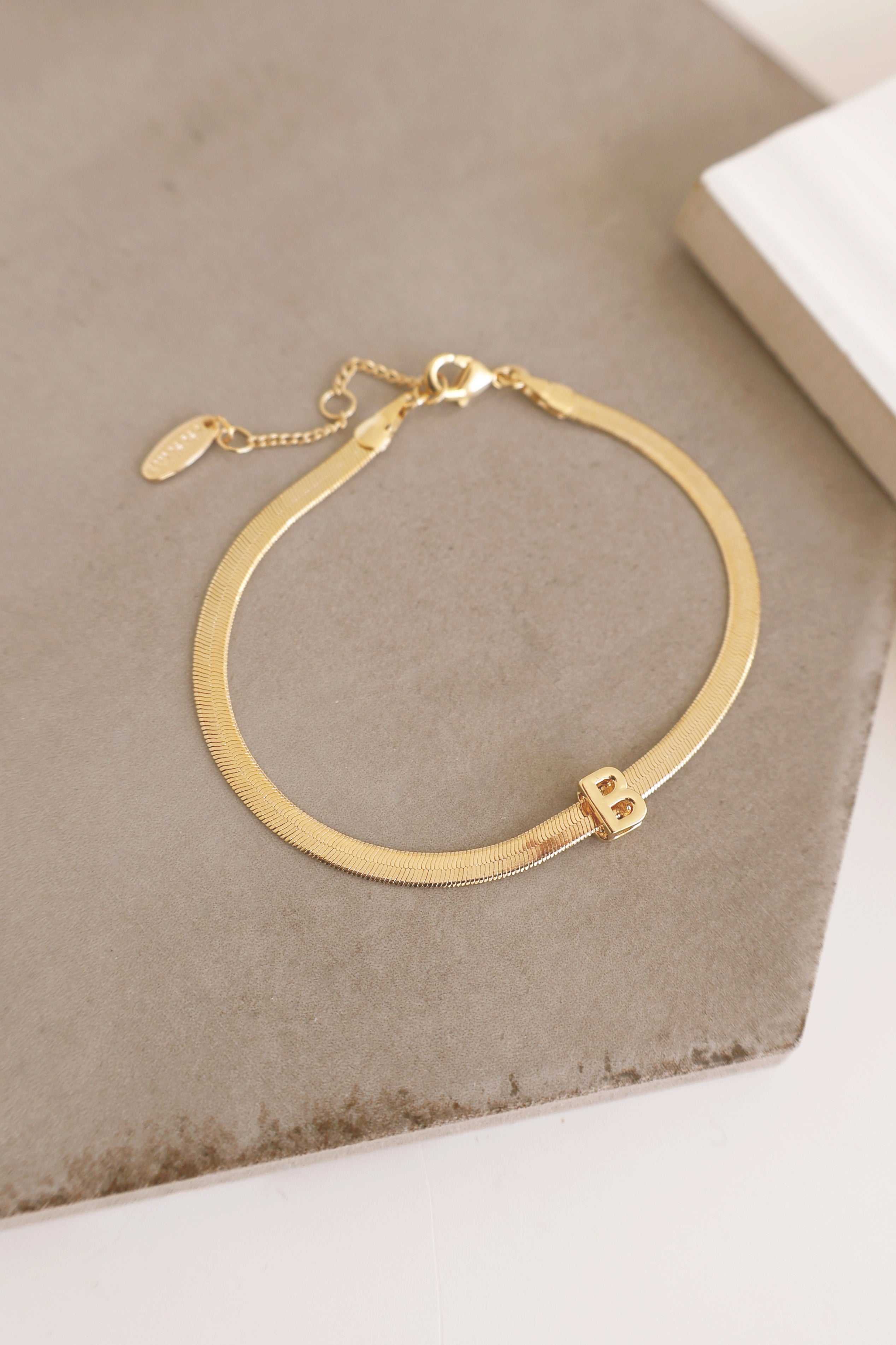 Elegant Monogram Snake Chain Bracelet for Women - Personalized Name Jewelry Gift for Her - Perfect for Everyday Wear & Special Occasions