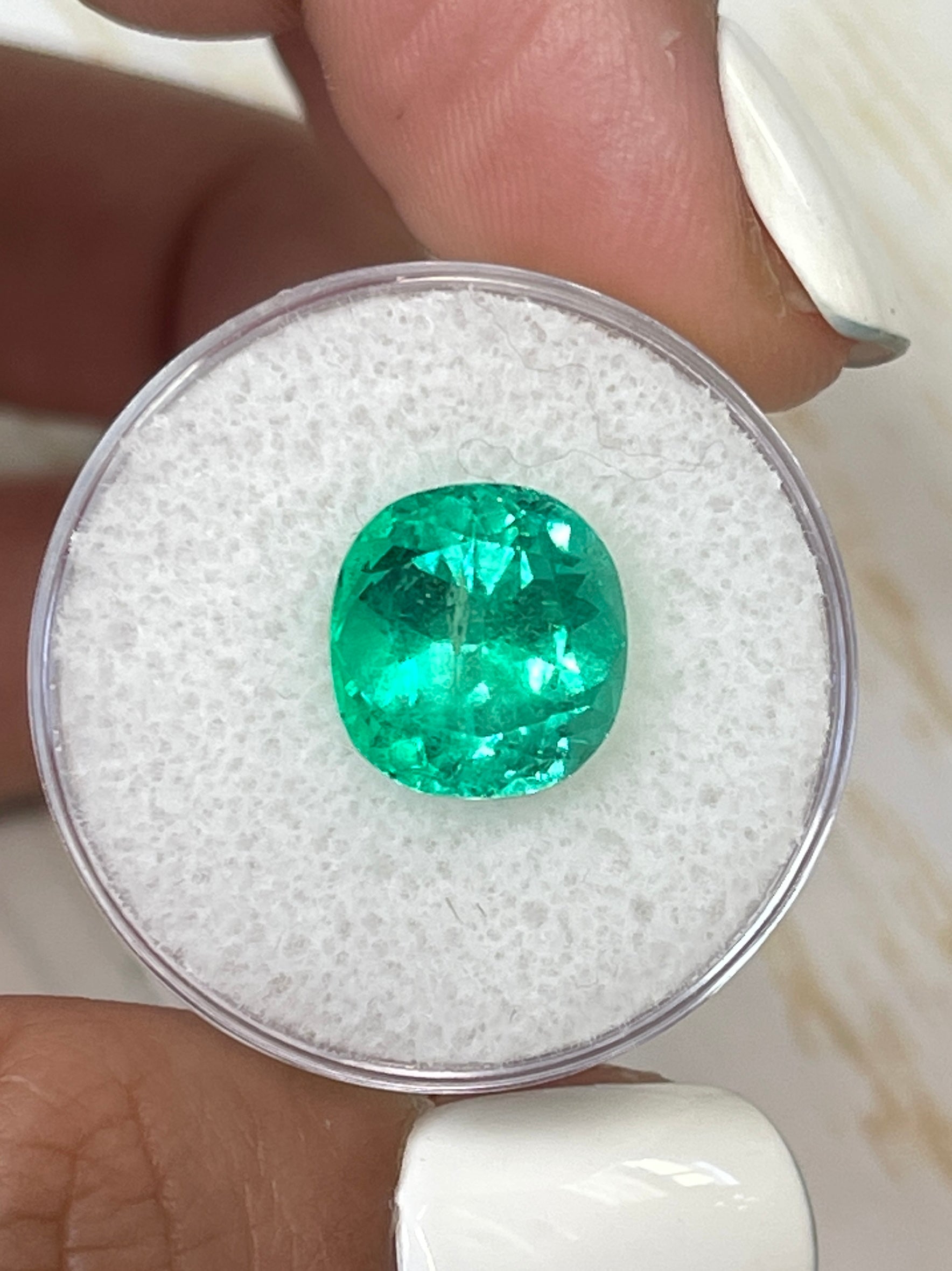 4.94 Carat Natural Colombian Emerald - Cushion Cut Loose Gemstone (10.8x10.3mm) Fine Green for Jewelry Making & Engagement Rings