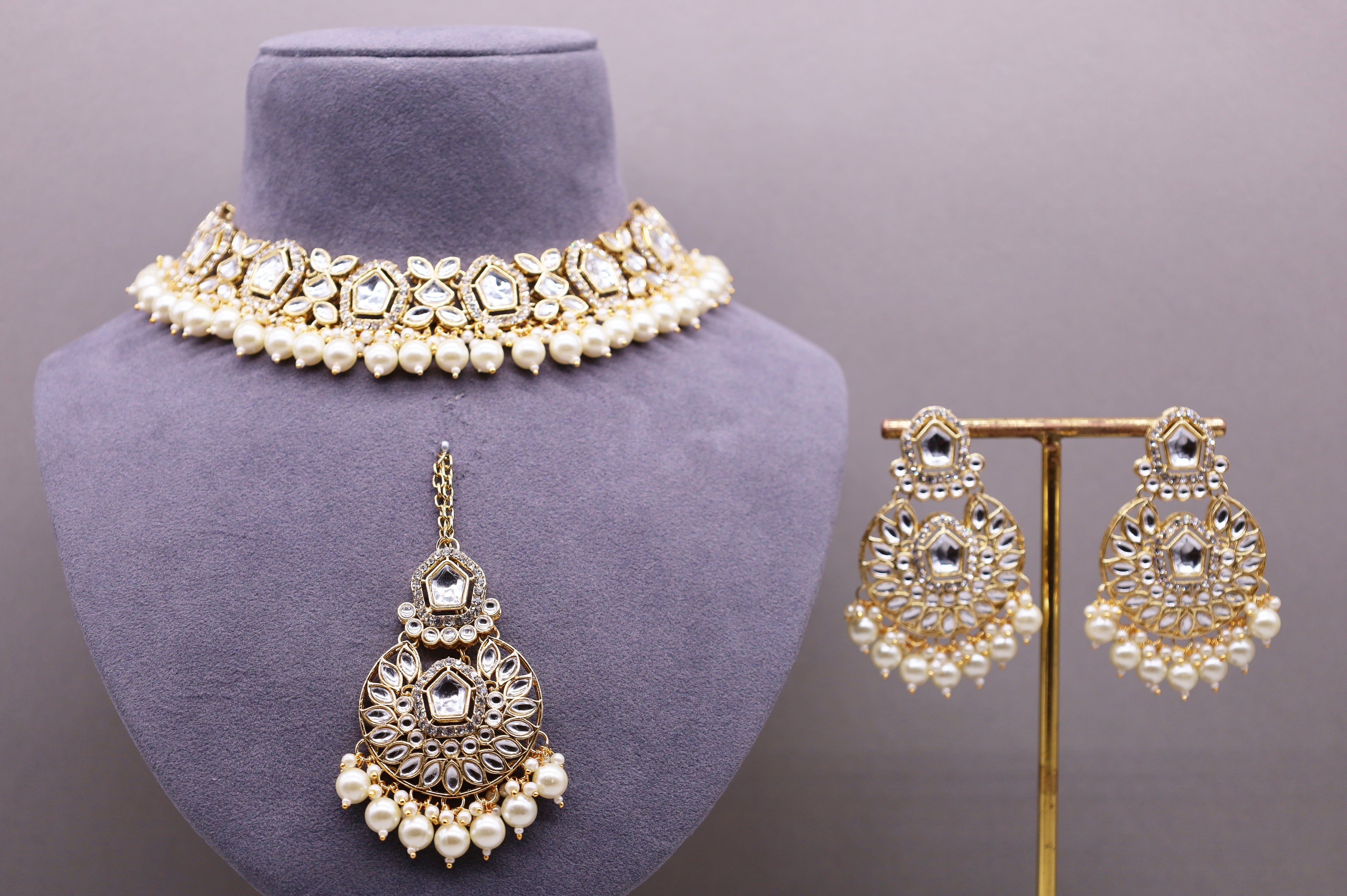 Vaishnavi Kundan Jewelry Set - Traditional Indian Bridal Necklace, Earrings & Maang Tikka Set for Weddings & Festive Occasions