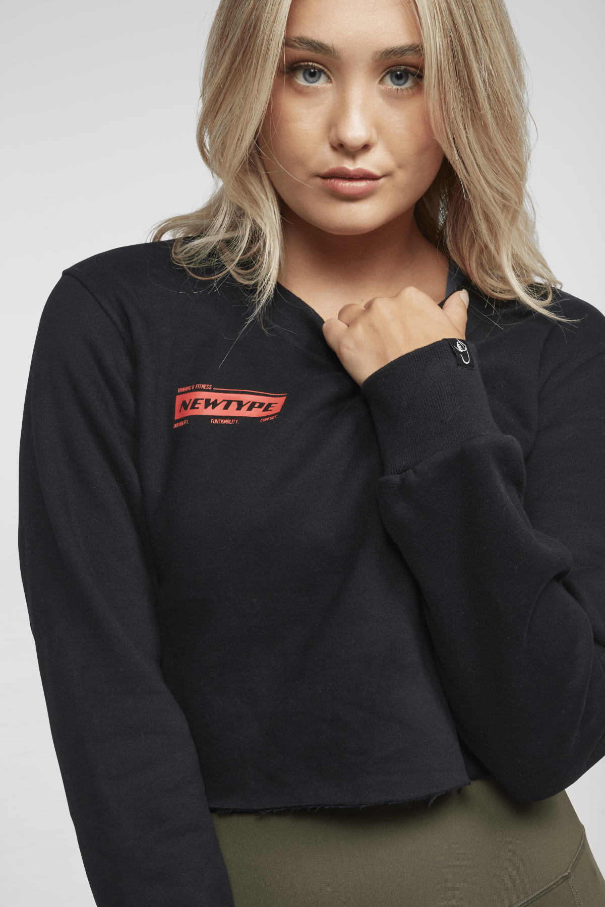 Ignite Cropped Crew Neck Sweatshirt - Black | Women's Casual Pullover for Streetwear & Lounge