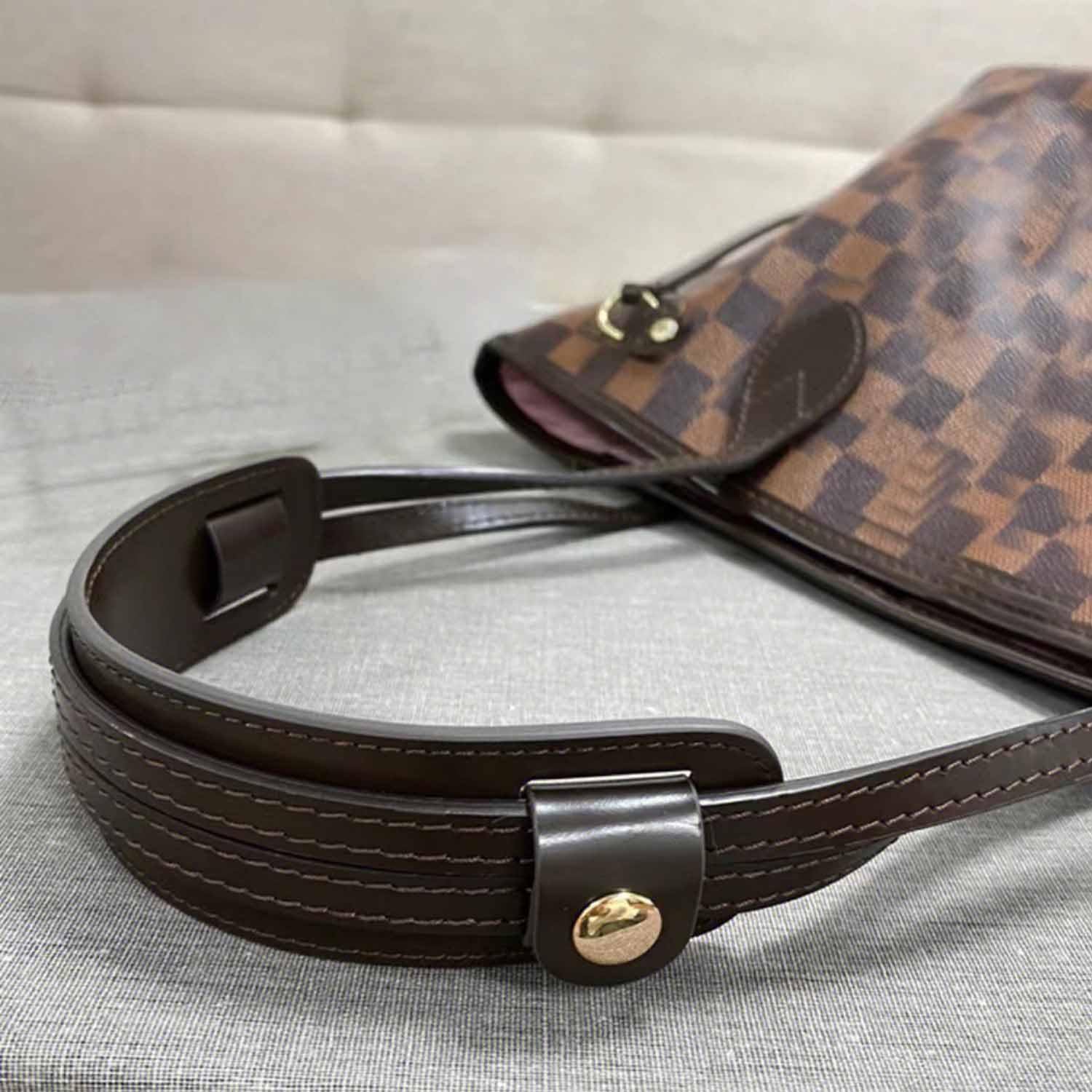 Premium Vachetta Leather Shoulder Pad - Comfortable & Durable Crossbody Bag Strap Cushion for Women & Men | Perfect for Travel, Work & Everyday Use