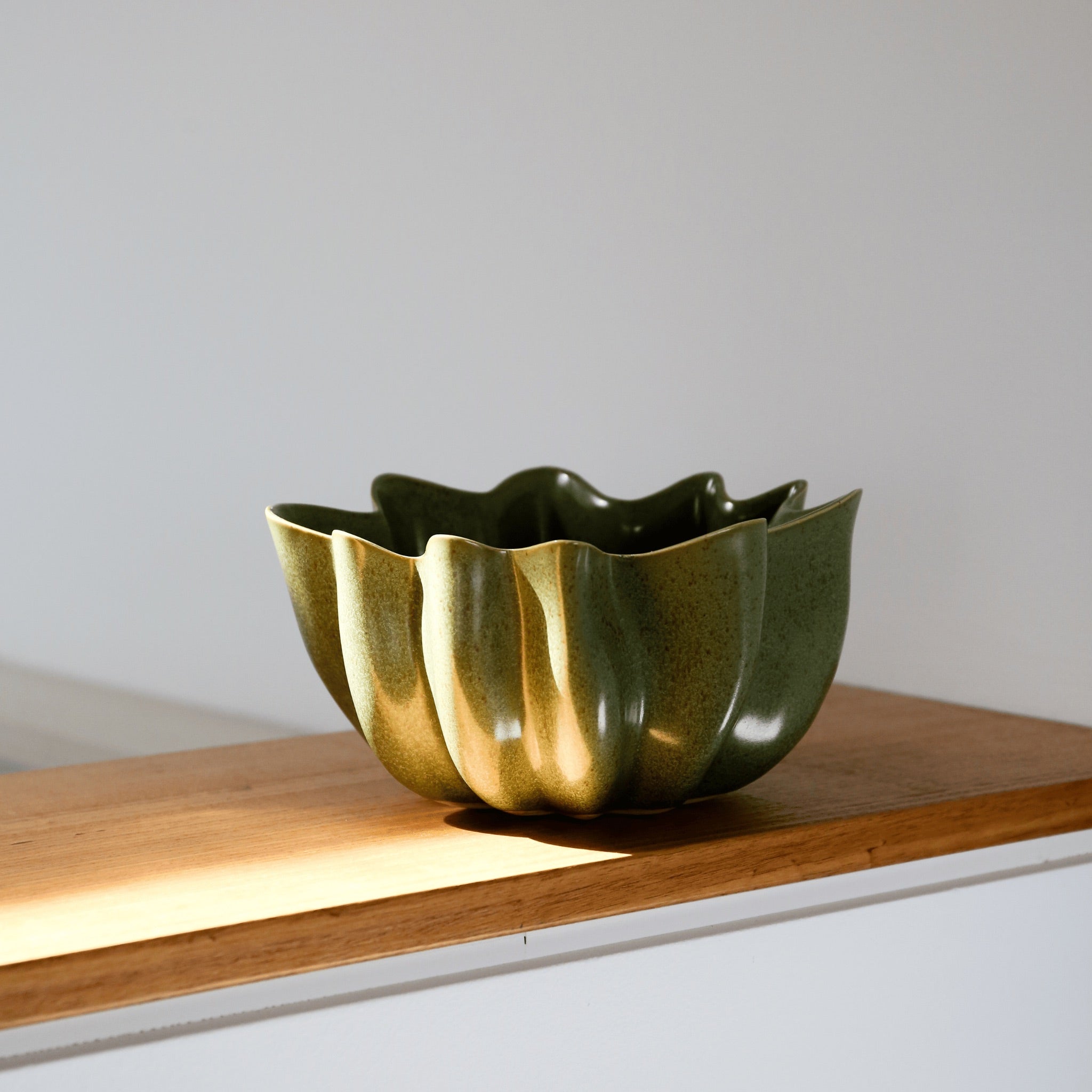 FERM LIVING Nium Bowl - Dark Sage Ceramic Bowl, 22cm Diameter, Scandinavian Style Serving Bowl for Salad, Soup, Pasta & Home Decor