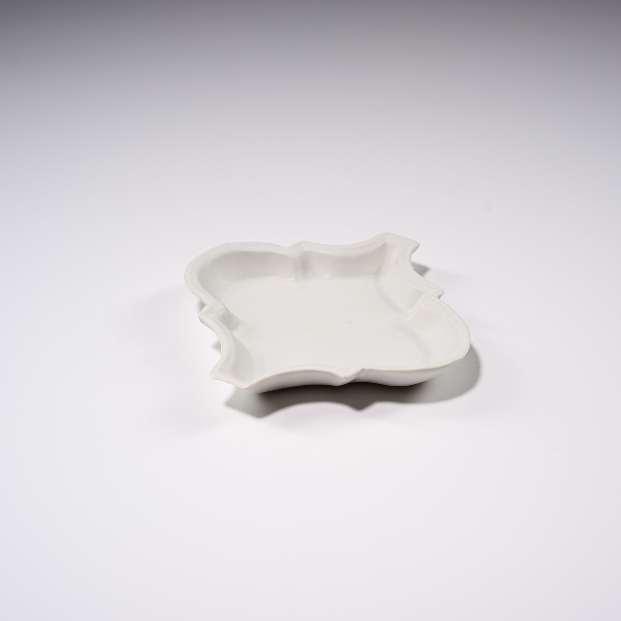 Handmade Usukiyaki Small Dish - Arabesque Design Japanese Ceramic Appetizer Plate for Sushi, Soy Sauce, and Condiments