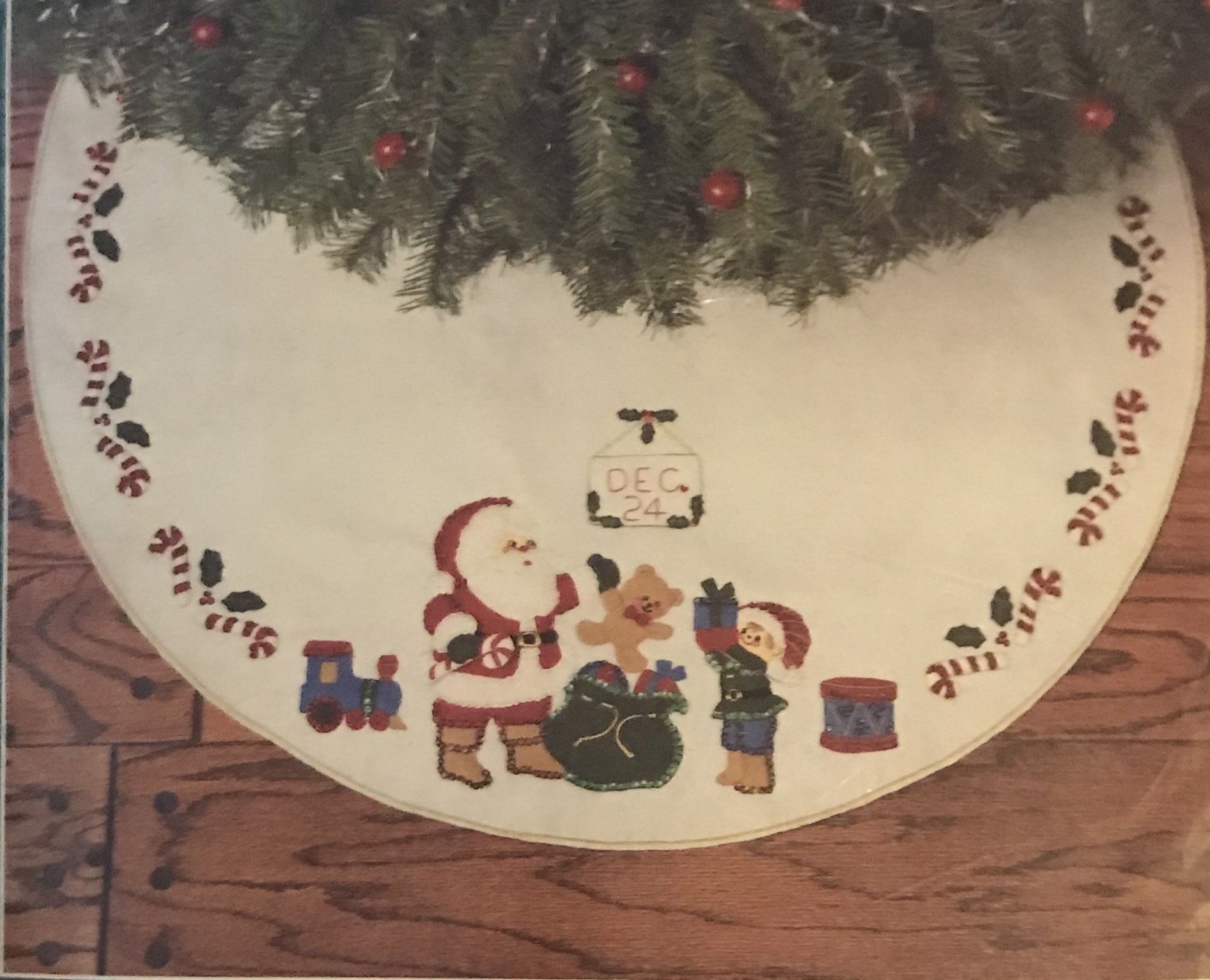 Bucilla Gallery of Stitches Christmas Tree Skirt - 35 Inch Round Felt Stitchery for December 24th - Perfect Holiday Decor for Festive Tree Display