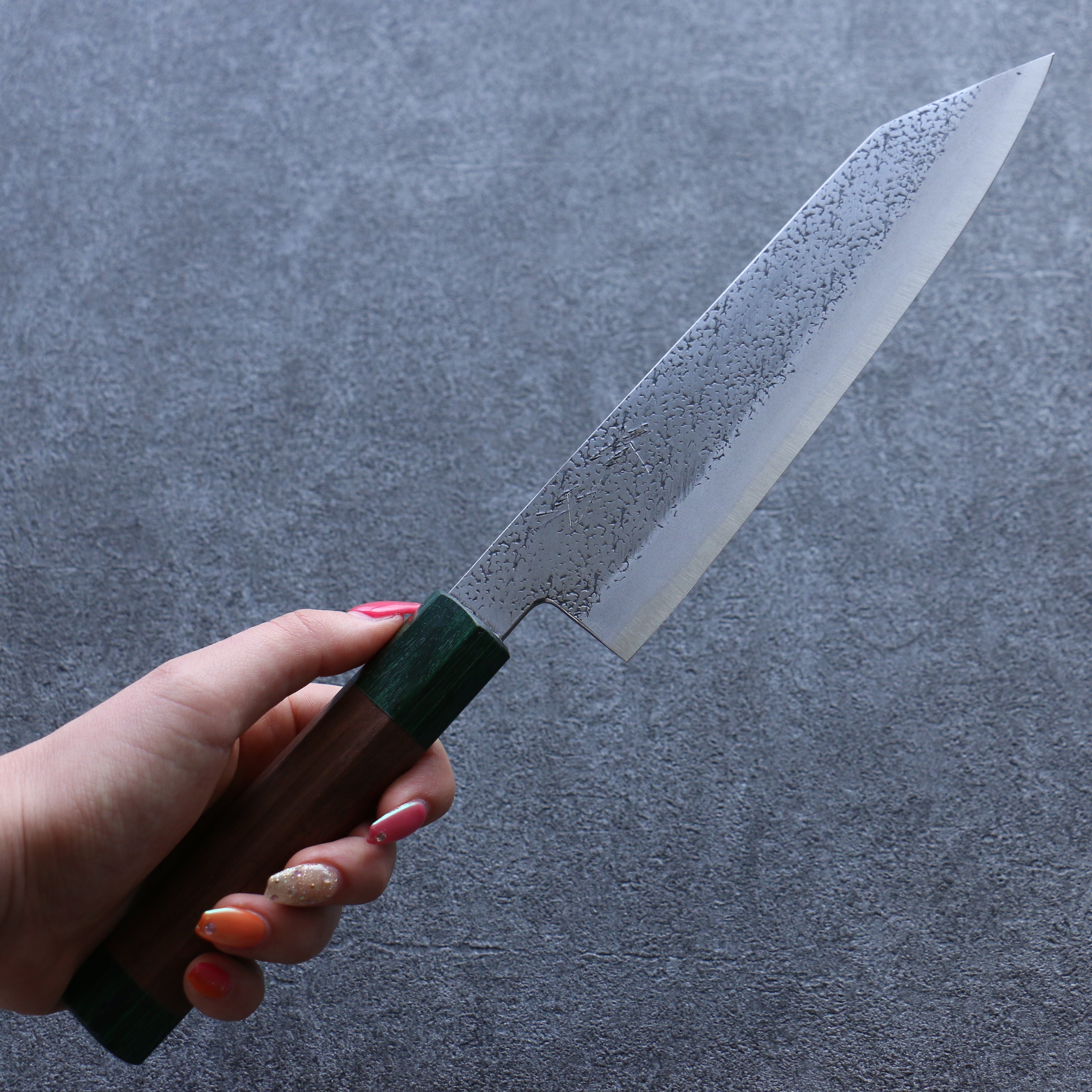 Seisuke Blue Super Hammered Bunka Knife 185mm - Walnut Handle with Double Green Pakka Wood - Japanese Kitchen Knife for Slicing, Dicing, and Chopping Vegetables, Meat, and Fish - Perfect for Home Chefs and Professional Cooks