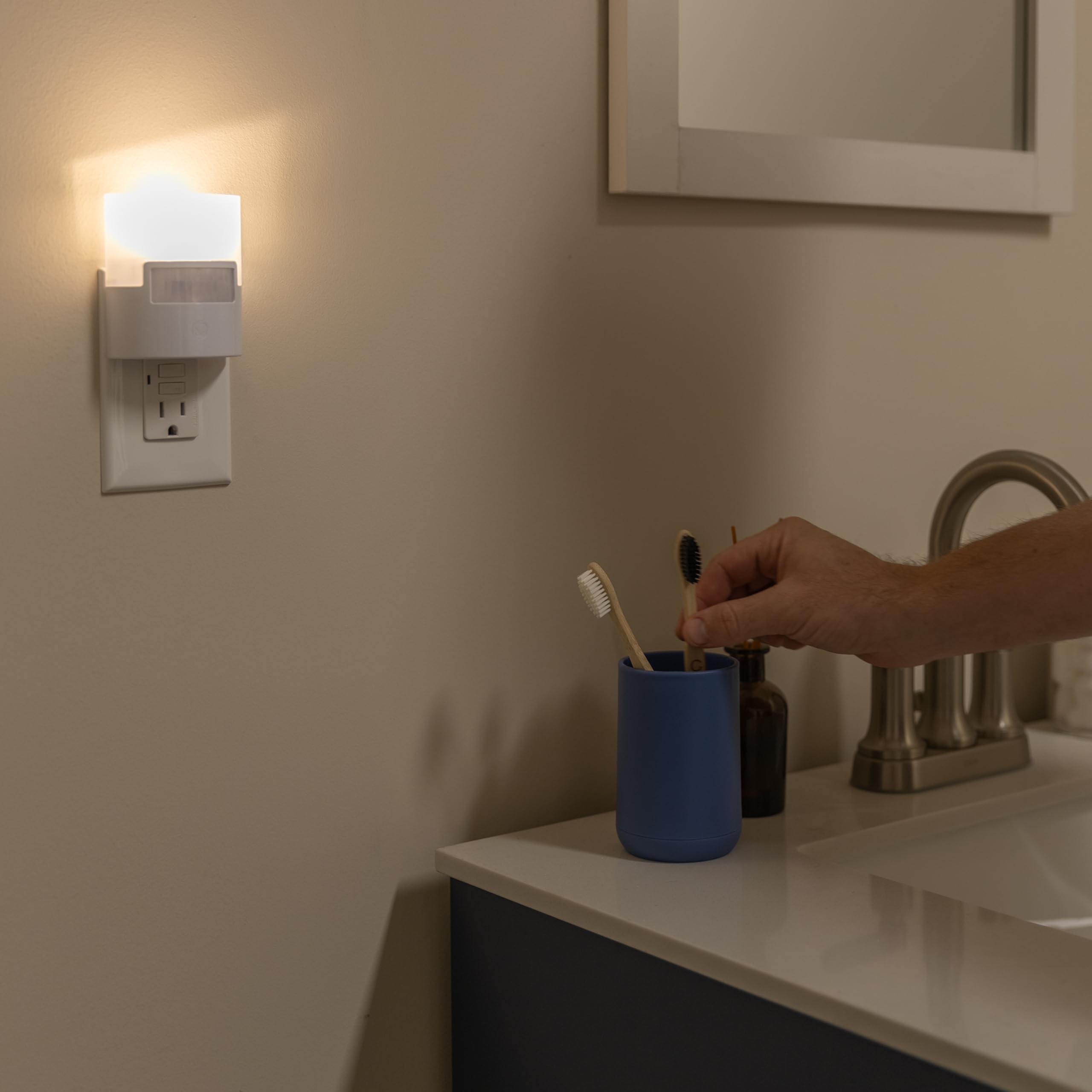 GE LED Motion Sensor Night Light - 40 Lumens Soft White Plug-in Wall Light, UL Certified Energy Efficient Nightlight for Bedroom, Bathroom, Kitchen & Hallway (White, 1 Pack) - Perfect for Safe Nighttime Navigation and Child Safety