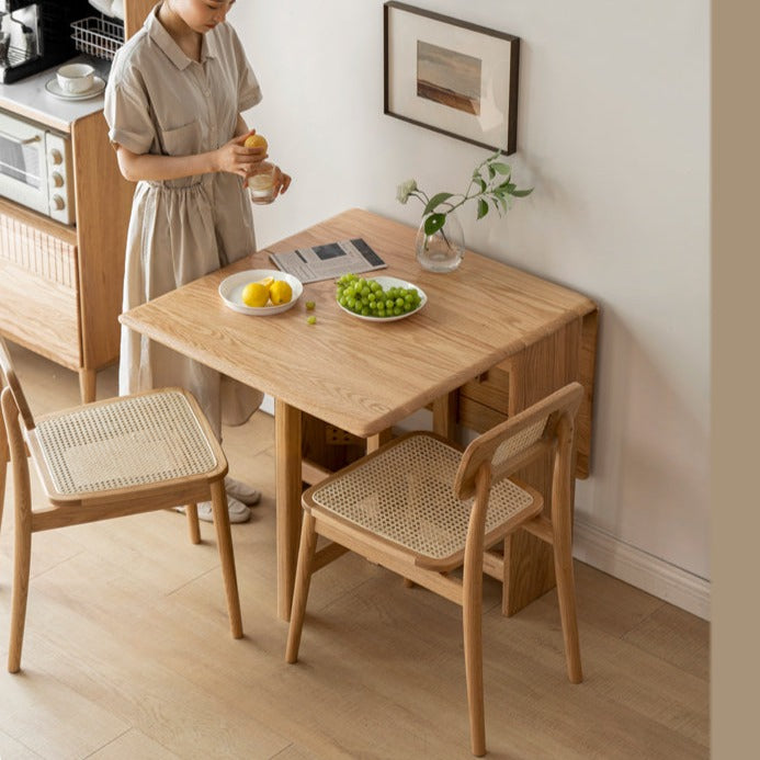 **Solid Oak Wood Extendable Dining Table - Expandable for 6 to 8 Seats - Perfect for Small Spaces & Entertaining Guests**