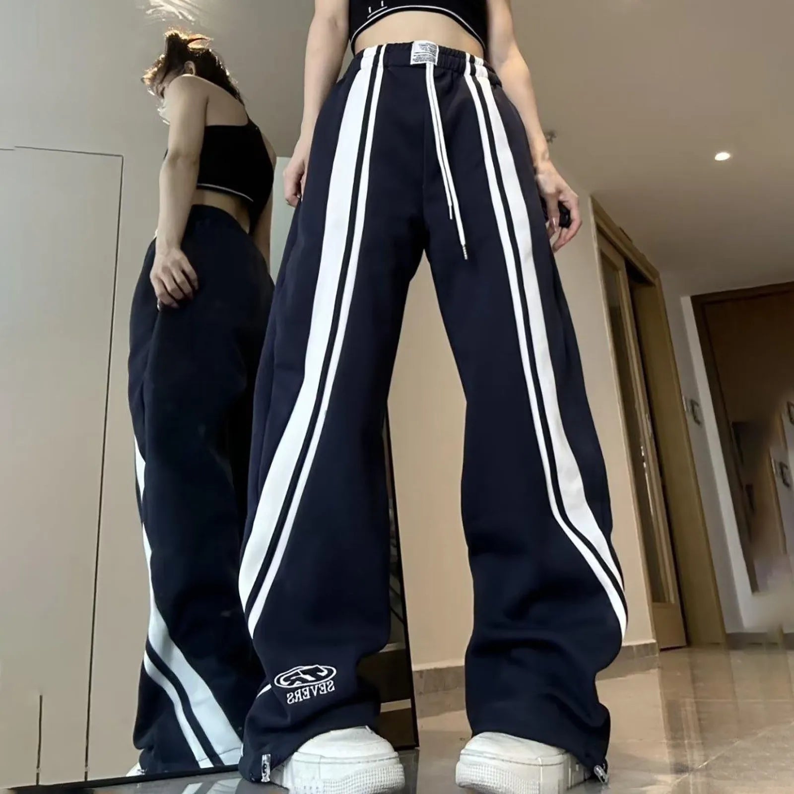 Retro Black Hip Hop Wide Leg Sweatpants for Men & Women | Trendy Streetwear Baggy Cargo Pants | Perfect for Casual Wear, Gym, and Urban Fashion