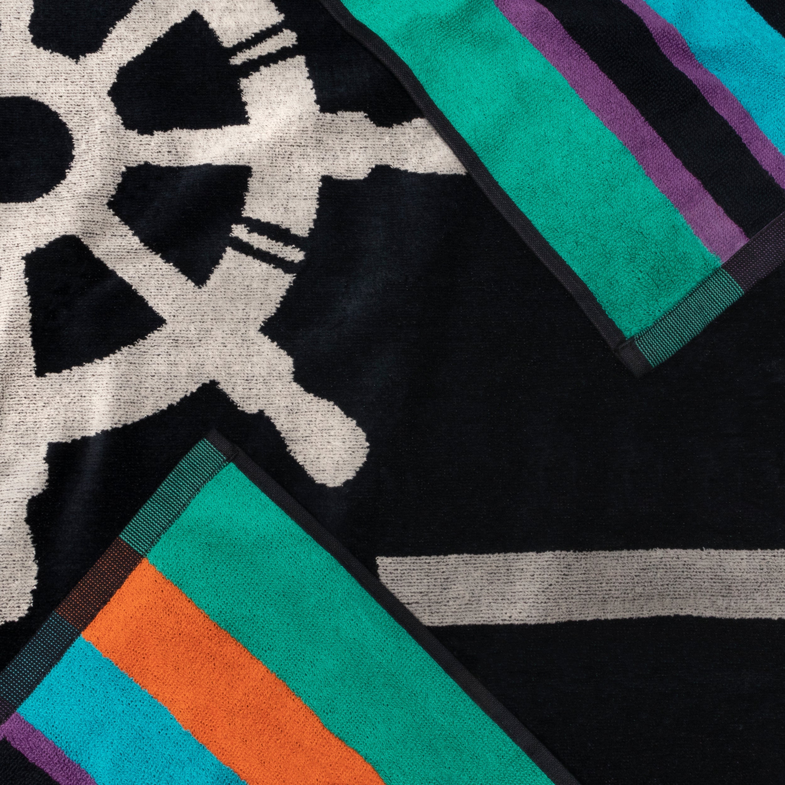Retro Spin Wheel Oversized 2-Piece Beach Towel Set - Soft, Absorbent & Quick-Drying for Pool, Beach, Vacation & Outdoor Activities