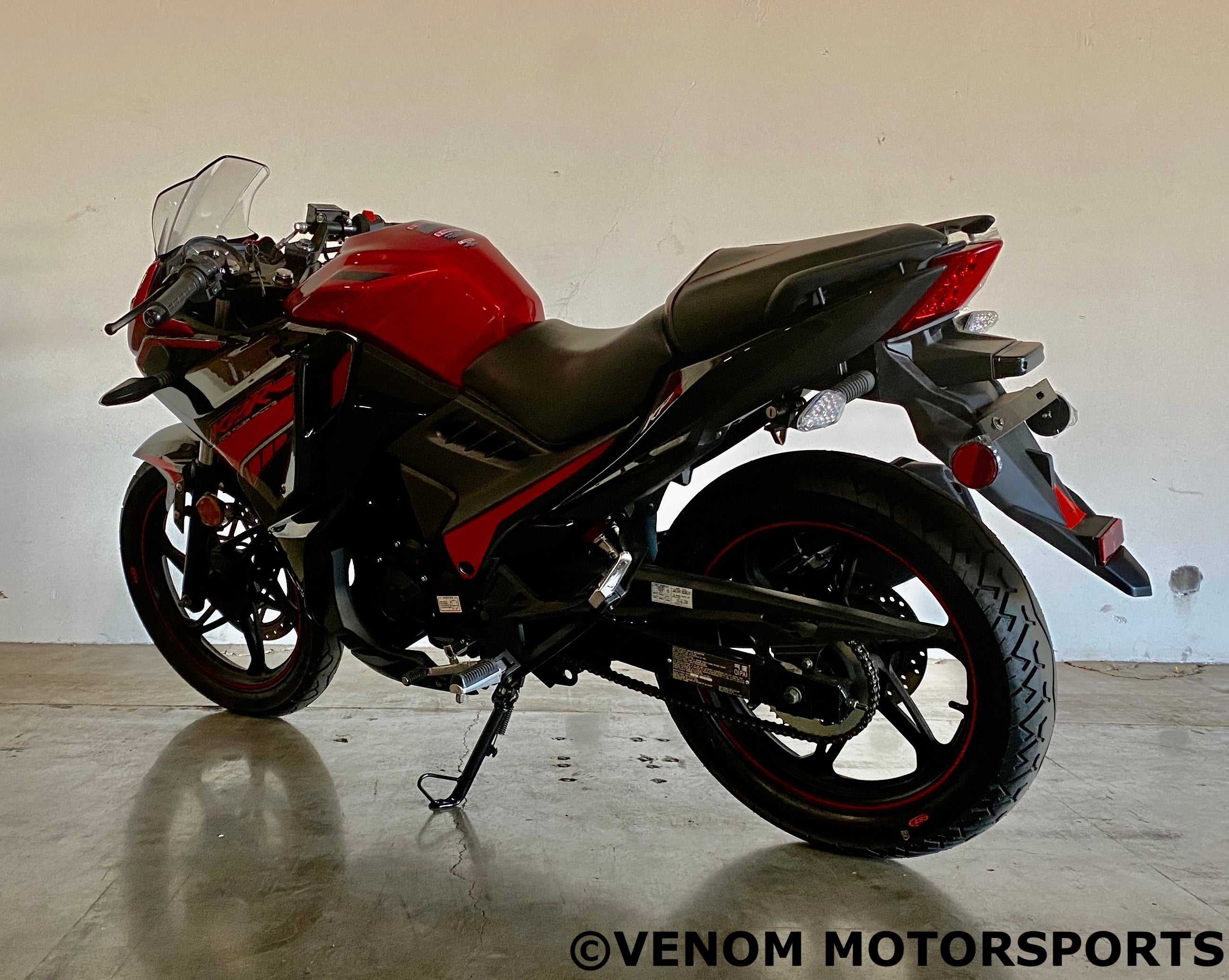 Lifan KPR 200 200cc Fuel Injected Motorcycle - 6-Speed Manual Transmission for Commuting & Adventure Riding