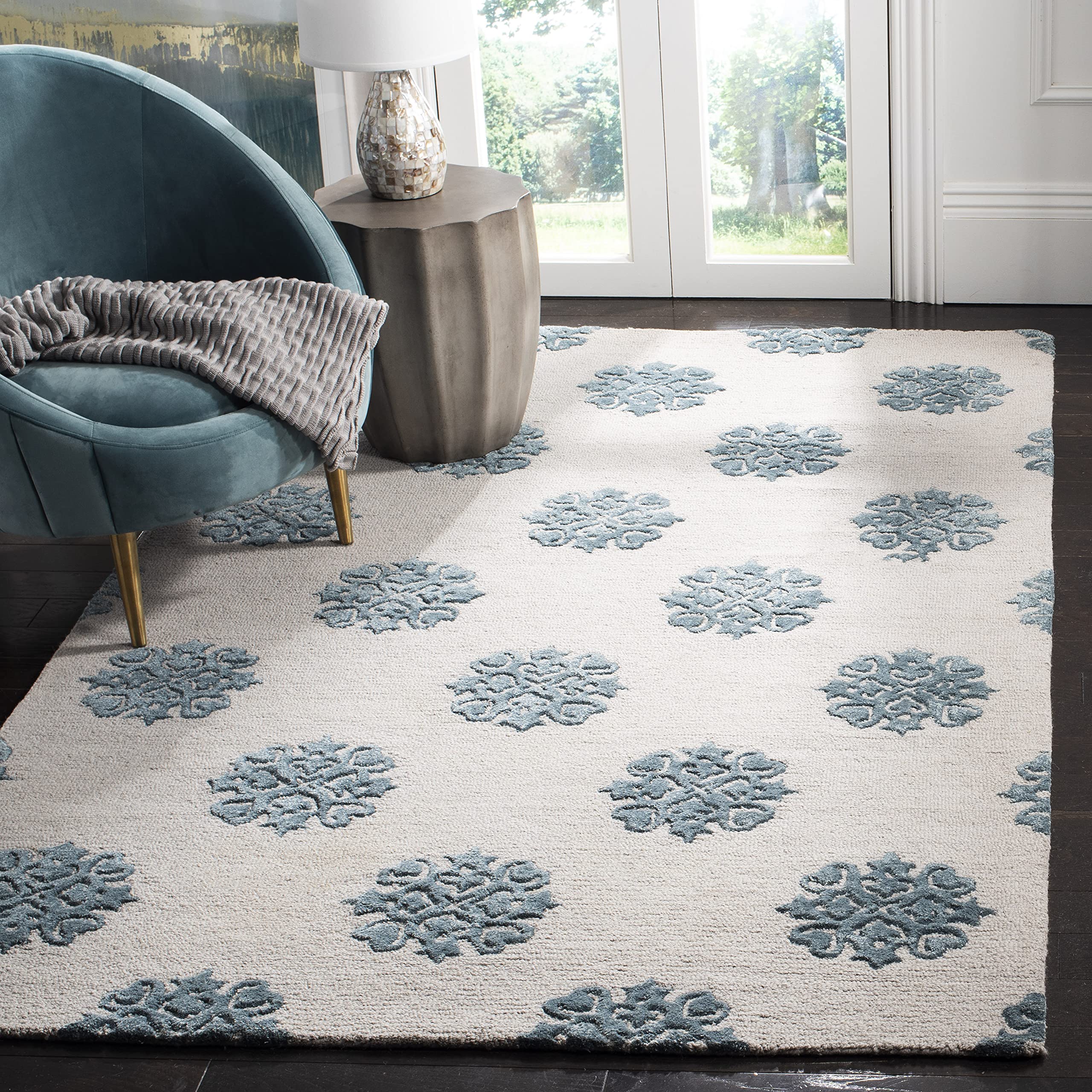 SAFAVIEH Soho Collection 5' x 8' Ivory Light Blue Wool Area Rug - Handmade Premium Quality for Living Room, Bedroom & Office Decor