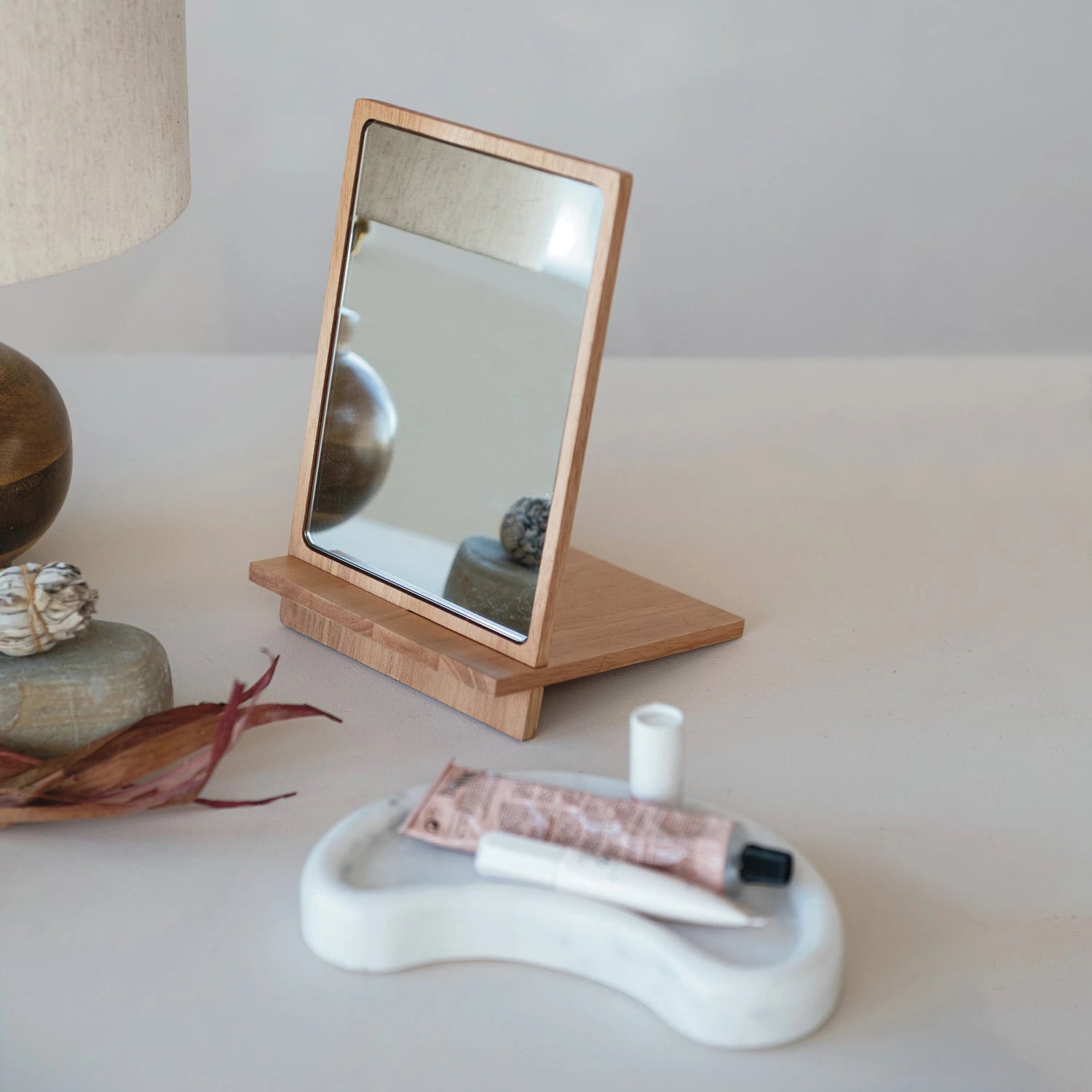 Vanity Mirror with LED Lights - Adjustable Dressing Table Mirror for Makeup, Shaving & Hair Styling - Perfect for Bedroom, Bathroom & Salon Use