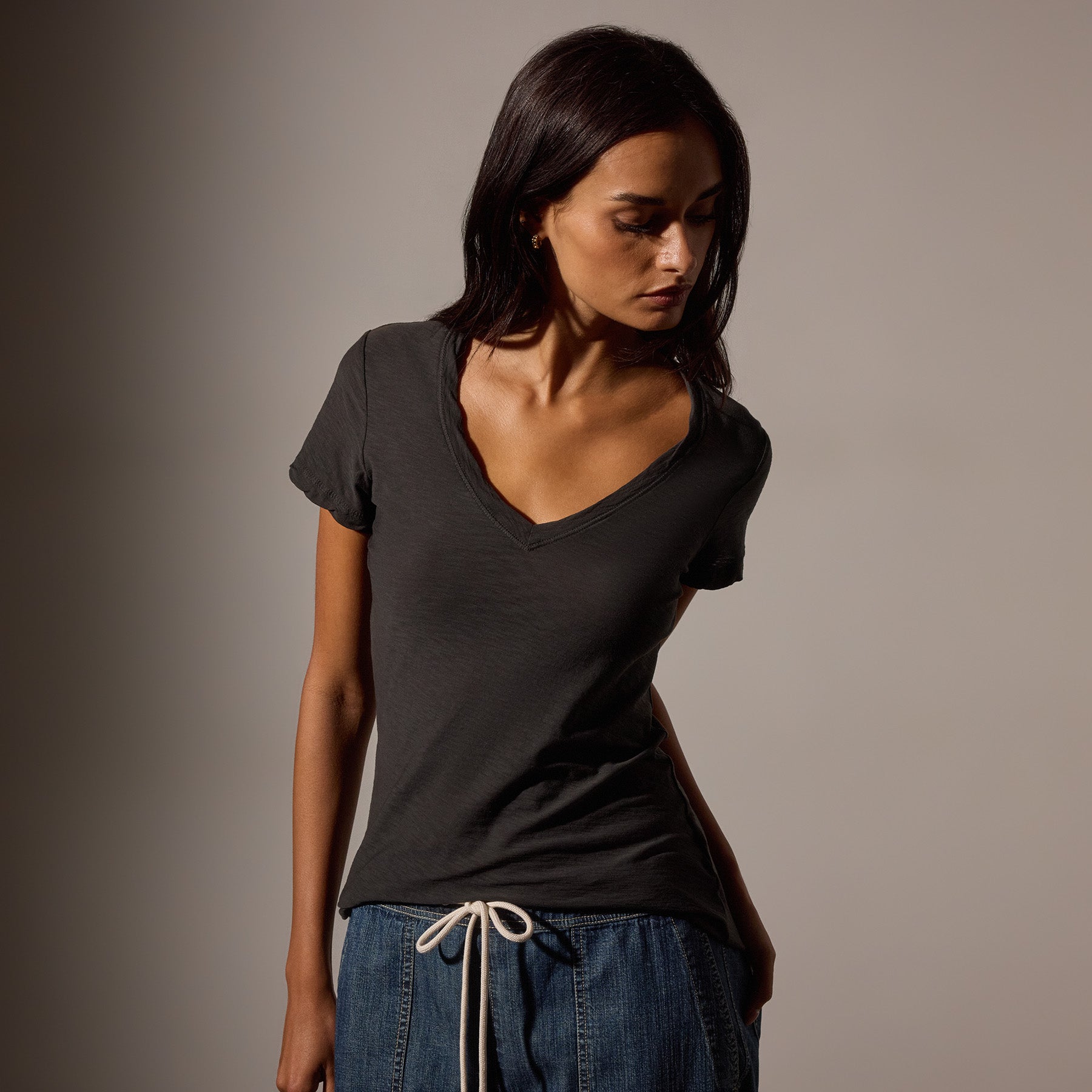 Sheer Slub Casual V Neck Carbon T-Shirt for Women - Soft & Breathable Summer Top - Perfect for Casual Outings, Beach Trips, and Layering