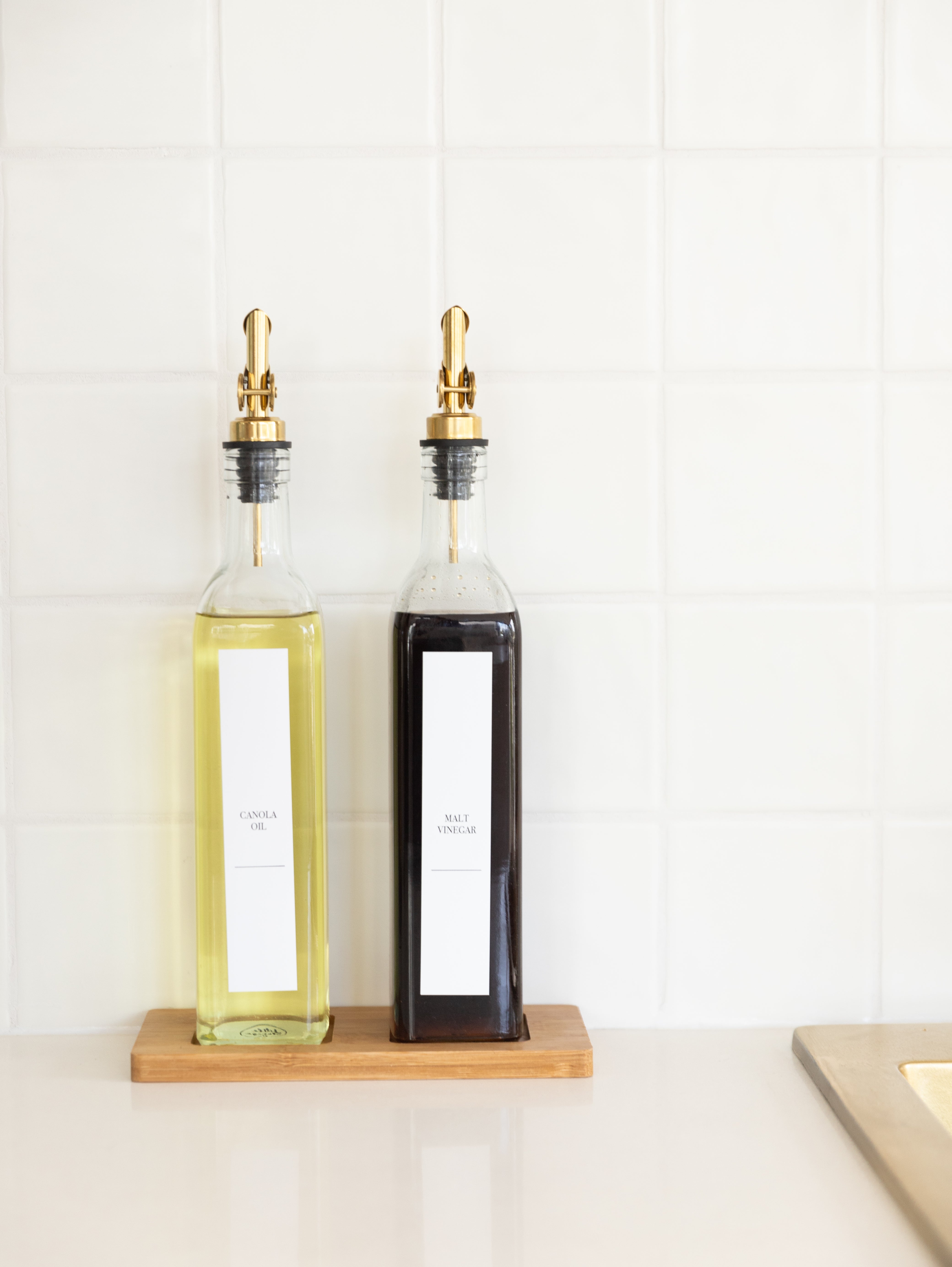 Premium Clear Glass Oil & Vinegar Bottle with Gold Drip-Free Pourer - 500ml Kitchen Dispenser for Salad Dressing, Cooking & Baking