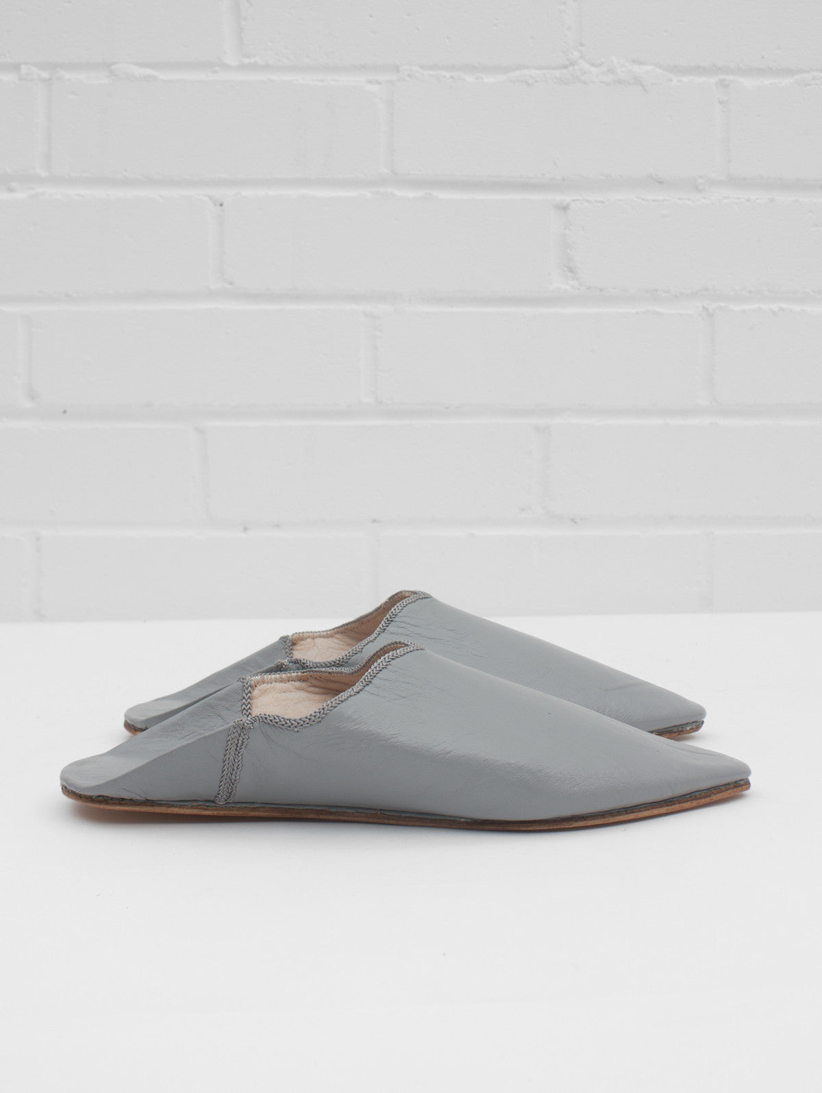 Authentic Moroccan Plain Pointed Babouche Slippers - Soft Grey Leather Comfortable House Shoes | Perfect for Home, Lounge & Cultural Fashion