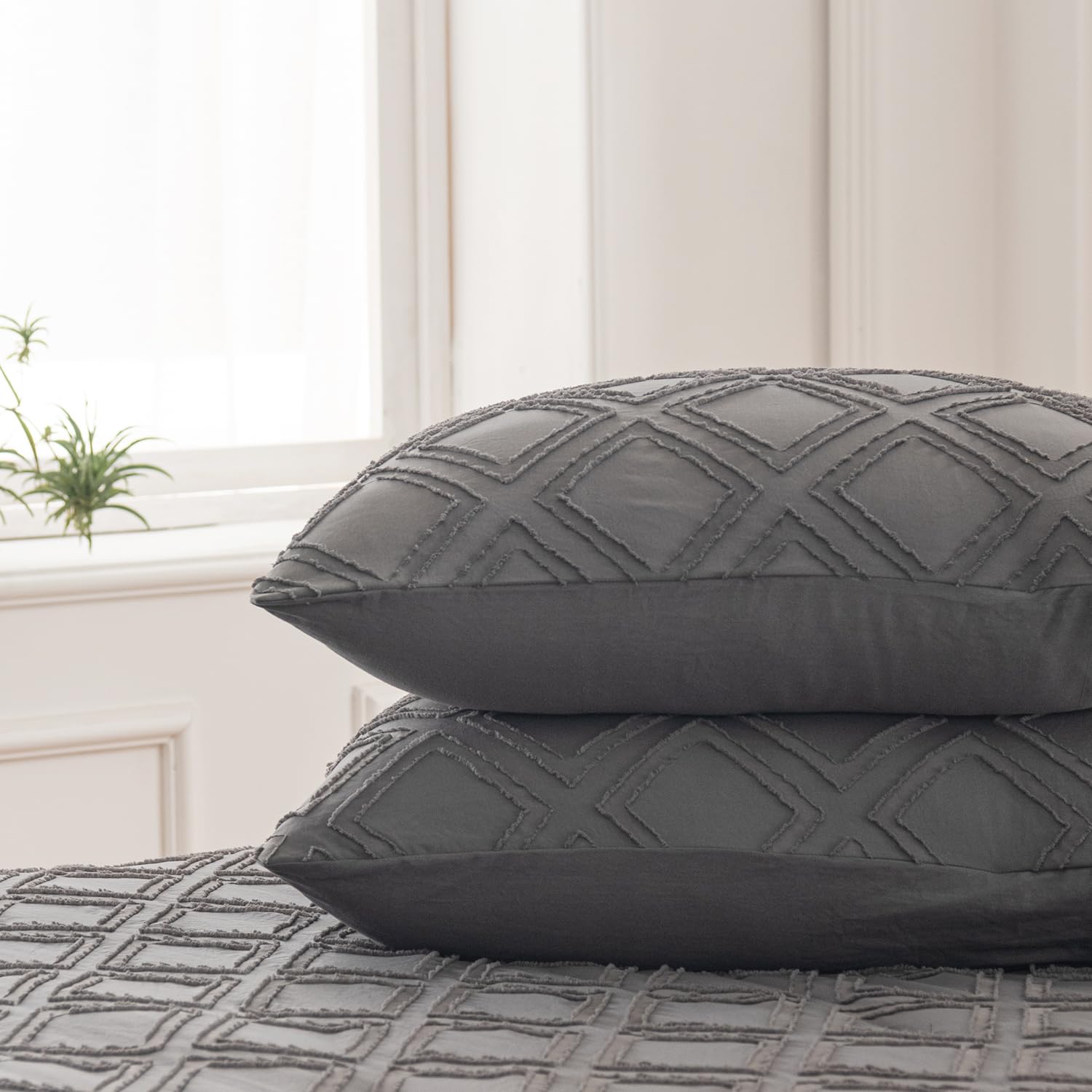Queen Size Comforter Set - Diamond Tufted Lightweight Bedding | Soft Fluffy All-Season Dark Grey Comforter for Bedroom, Guest Room & Dorm