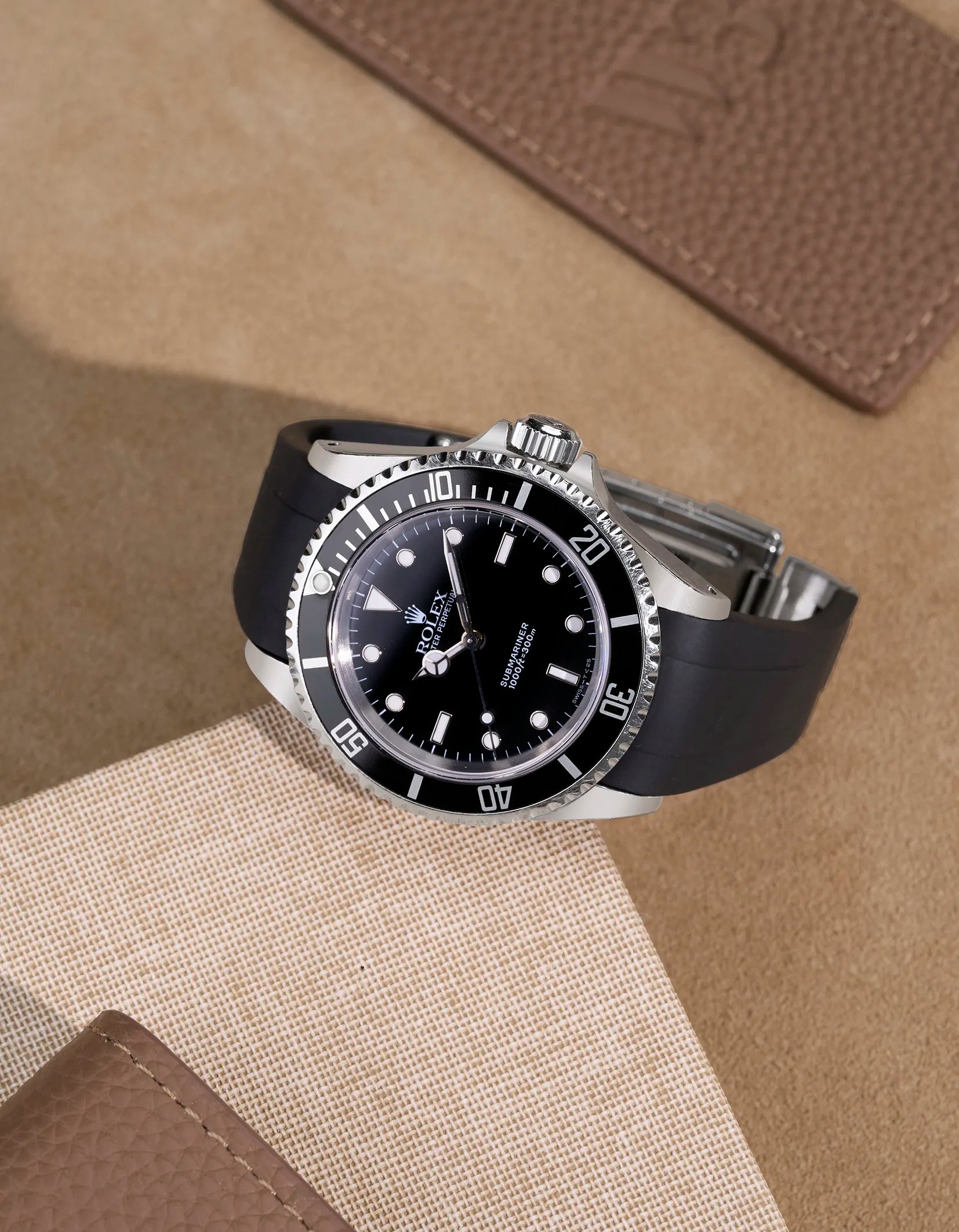 High-Quality FKM Rubber Watch Band with Original Clasp - Compatible with Rolex Submariner 16610 & 14060 Models | Durable, Waterproof Replacement Strap for Diving, Swimming & Outdoor Activities