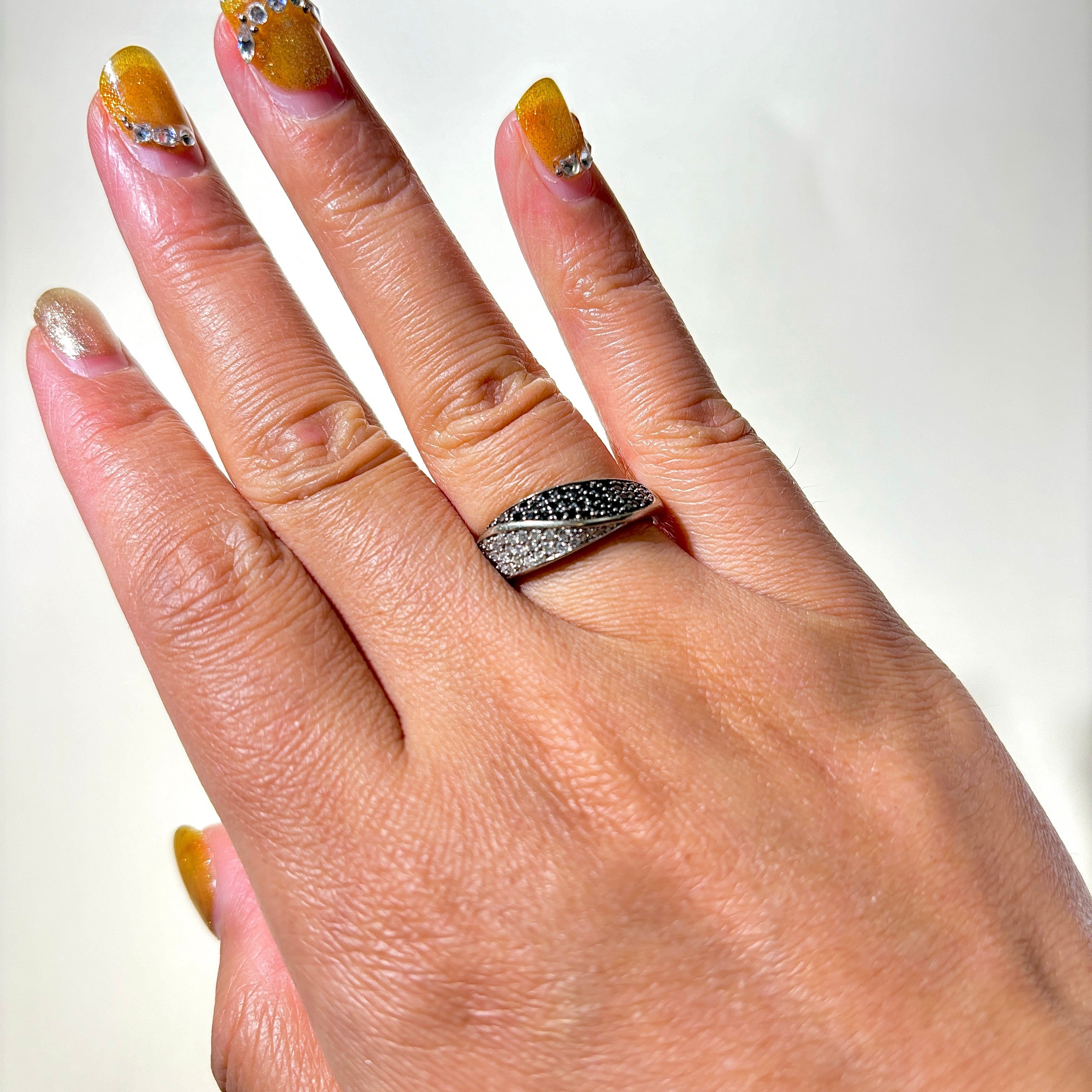Black & White Diamond Wave Design Ring - 0.36ctw (0.36 Carat Total Weight) - Size 6.5 - Elegant Wedding Band, Anniversary Gift, or Everyday Jewelry for Women