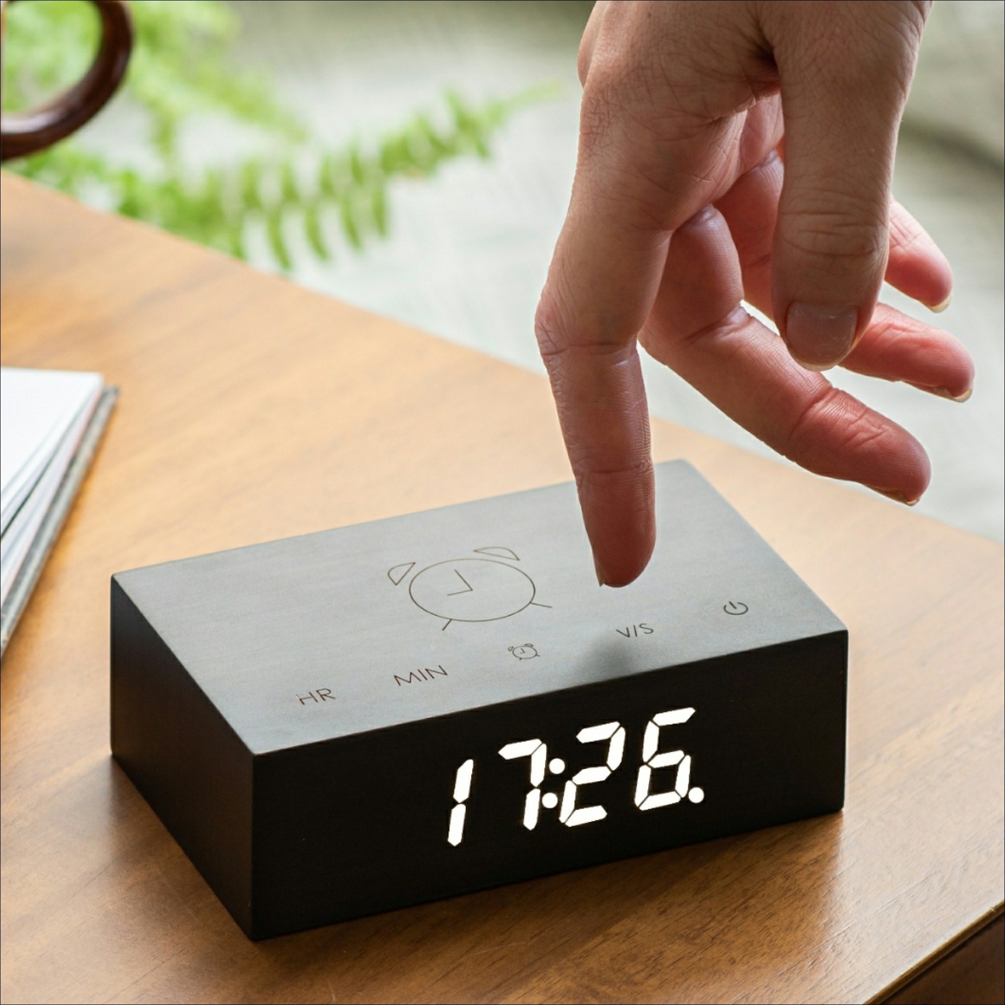 GINGKO Flip Click Alarm Clock - Black Wooden Vintage Style, Battery Operated, Silent Non-Ticking, Bedside Desk Clock for Home Office Travel (Perfect Gift for Sleepers & Light Sleepers)
