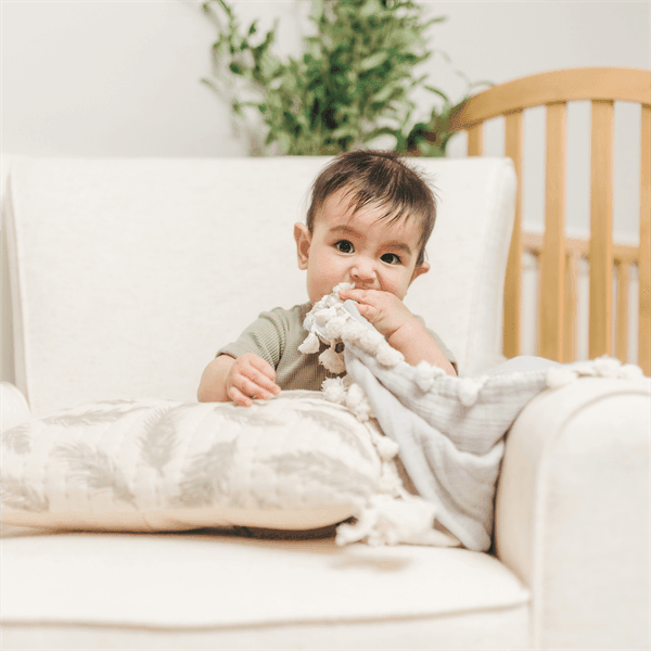 6-Layer Muslin Baby Blanket - Soft & Breathable Kaleidoscope Print - Perfect for Swaddling, Nursing & Nursery Decor