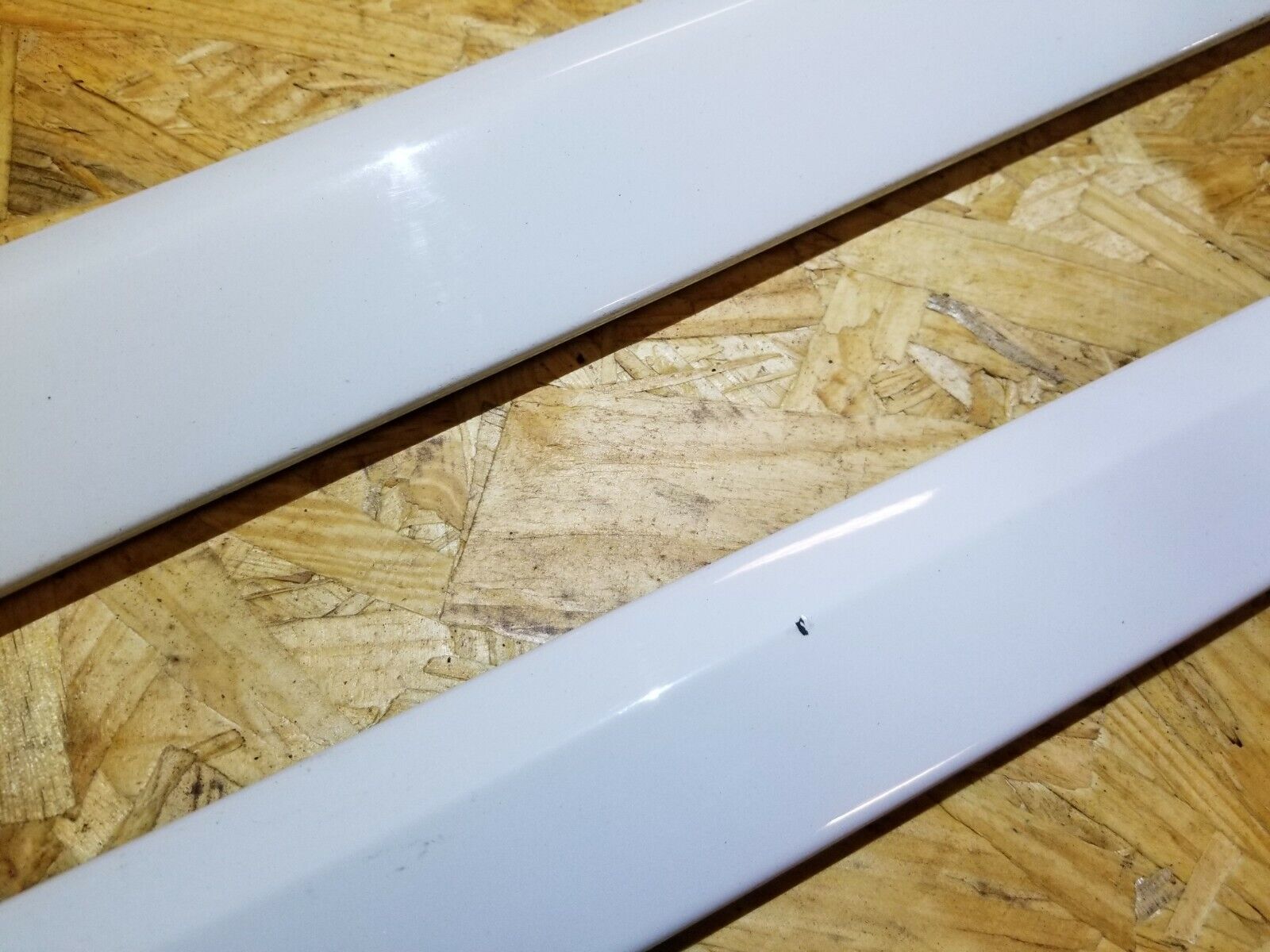 2006-2011 Volvo S40 Right Passenger Side Front Door Molding Trim 2-Piece Set - OEM Replacement Part for Car Door Protection & Style Enhancement