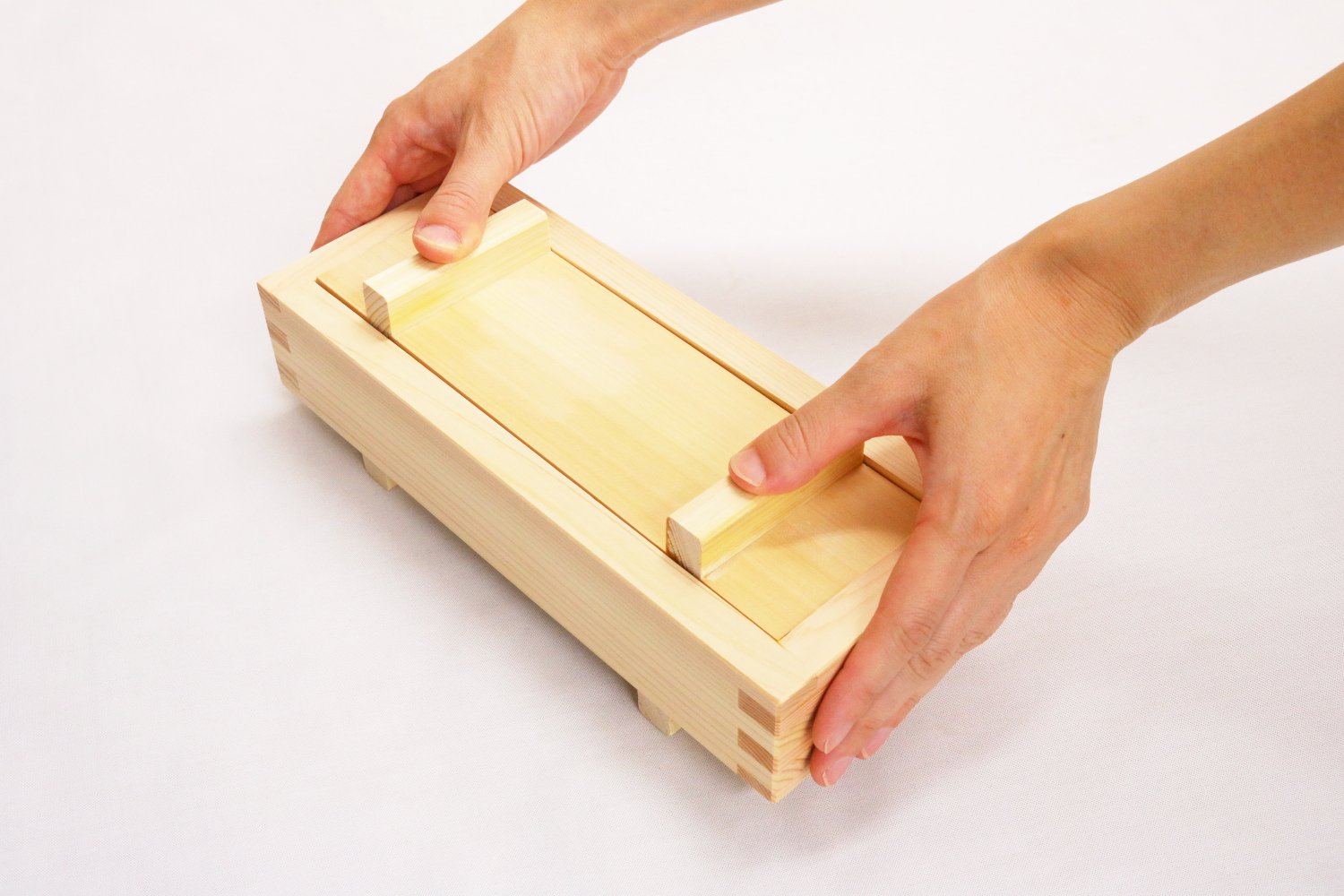 Premium Ichihara Woodworking Sushi Press - Handcrafted Cypress Wood for Perfect Sushi Making - Ideal for Home Chefs & Japanese Cuisine Lovers