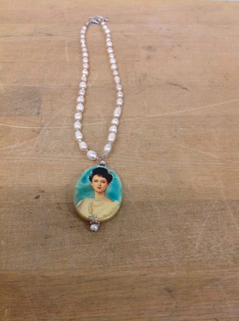 Elegant Pearl Necklace with Russian Pendant - Perfect for Weddings, Parties & Special Occasions