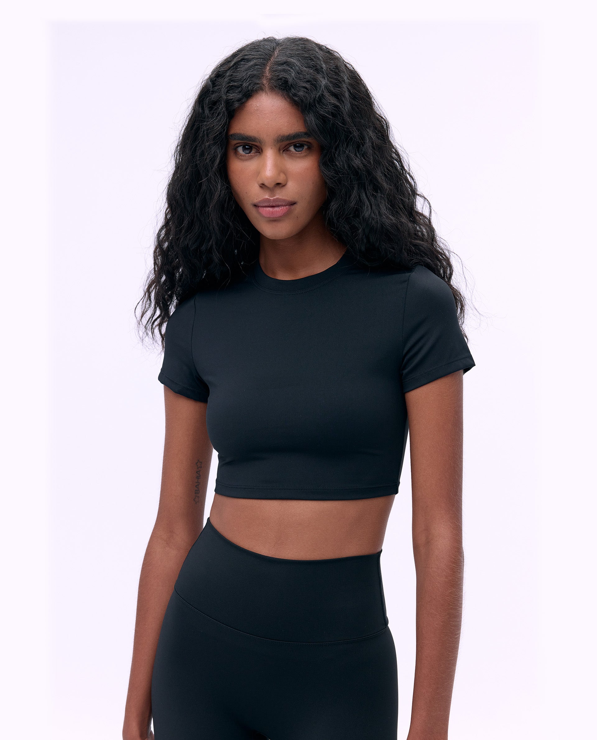 Trendy Black Short Sleeve Crop Top for Women - Summer Casual Wear, Gym, Beach & Street Style Outfits