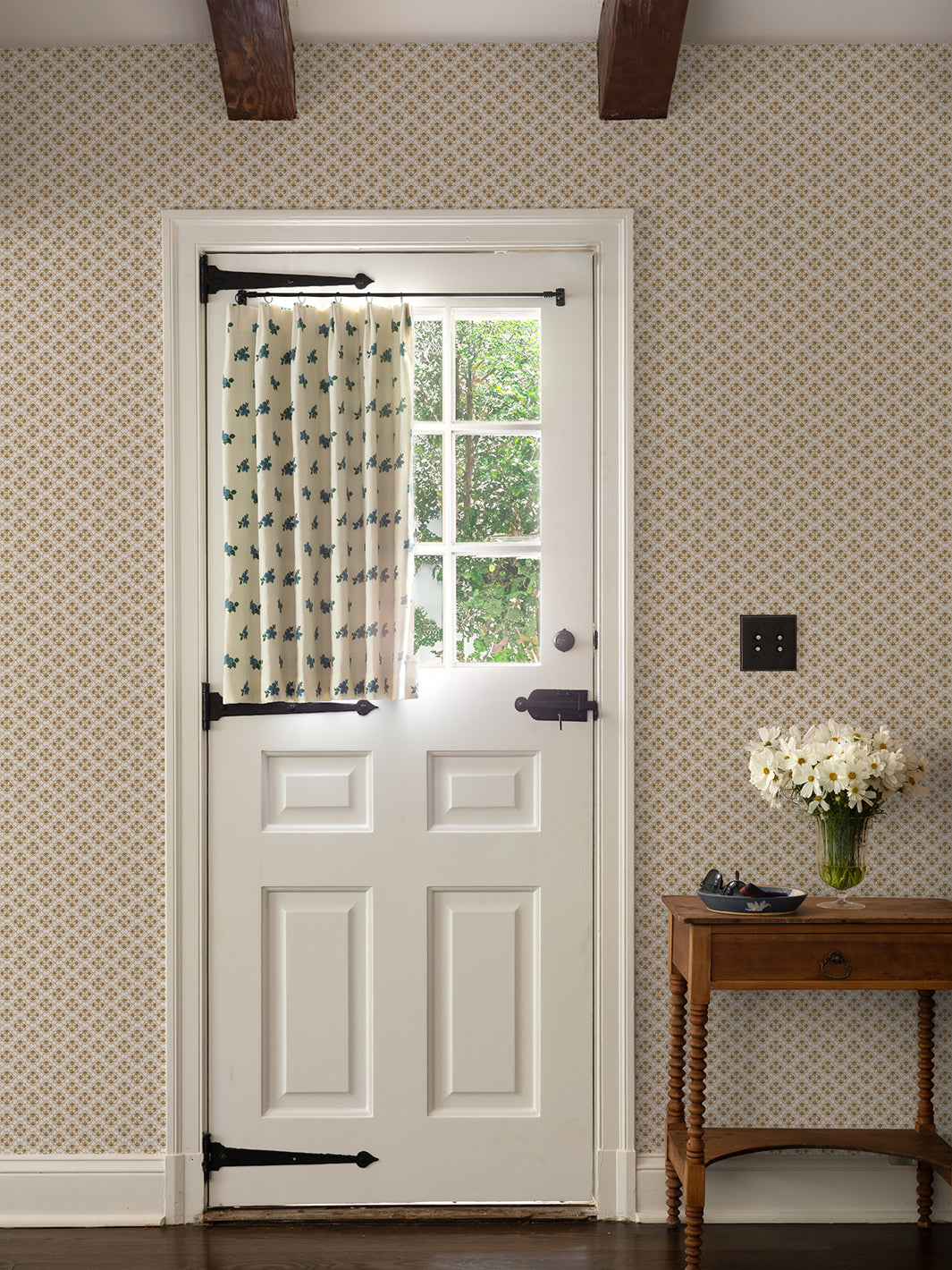 Nathan Turner Gold Medallion All Over Wallpaper - Elegant Peel and Stick Wallpaper for Living Room, Bedroom, and Home Decor