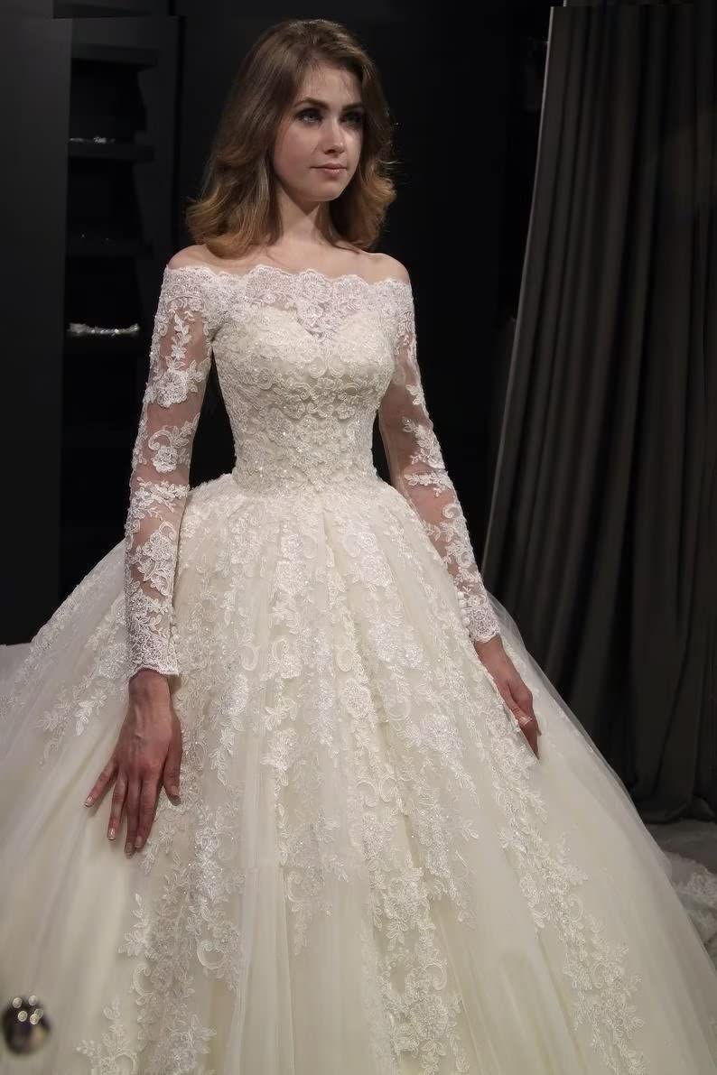 Elegant Off-The-Shoulder Long Sleeve Lace Wedding Dress with Tulle Skirt - Perfect for Beach, Garden & Romantic Bridal Ceremonies