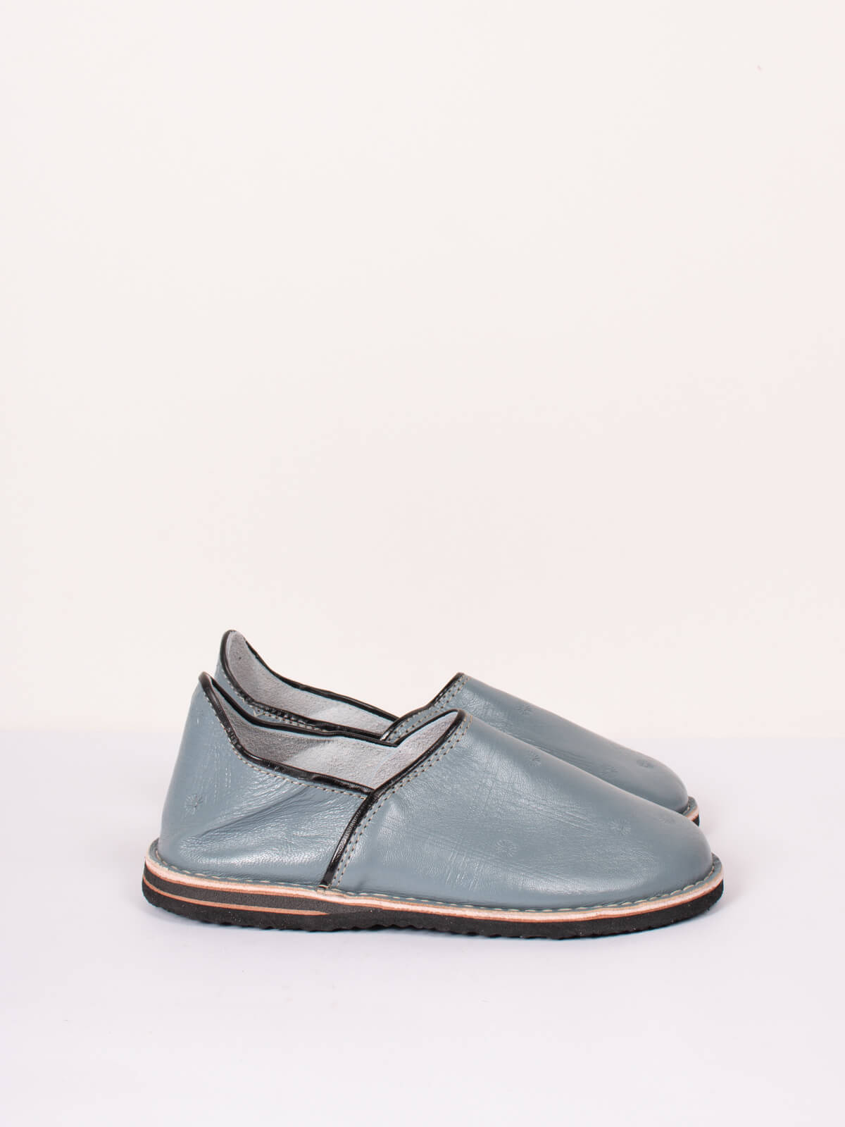 Authentic Moroccan Berber Babouche Slippers - Soft Leather House Shoes for Men & Women - Slate Grey - Comfortable Indoor/Outdoor Slippers for Home, Lounge & Travel