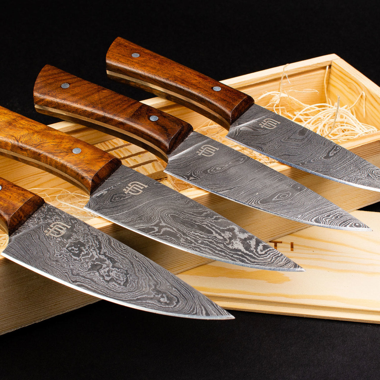 Premium Damascus Steel Steak Knives Set of 4 - Razor Sharp Handcrafted Steak Knives for Meat, BBQ & Fine Dining - Perfect for Home Chefs, Restaurants & Gifting