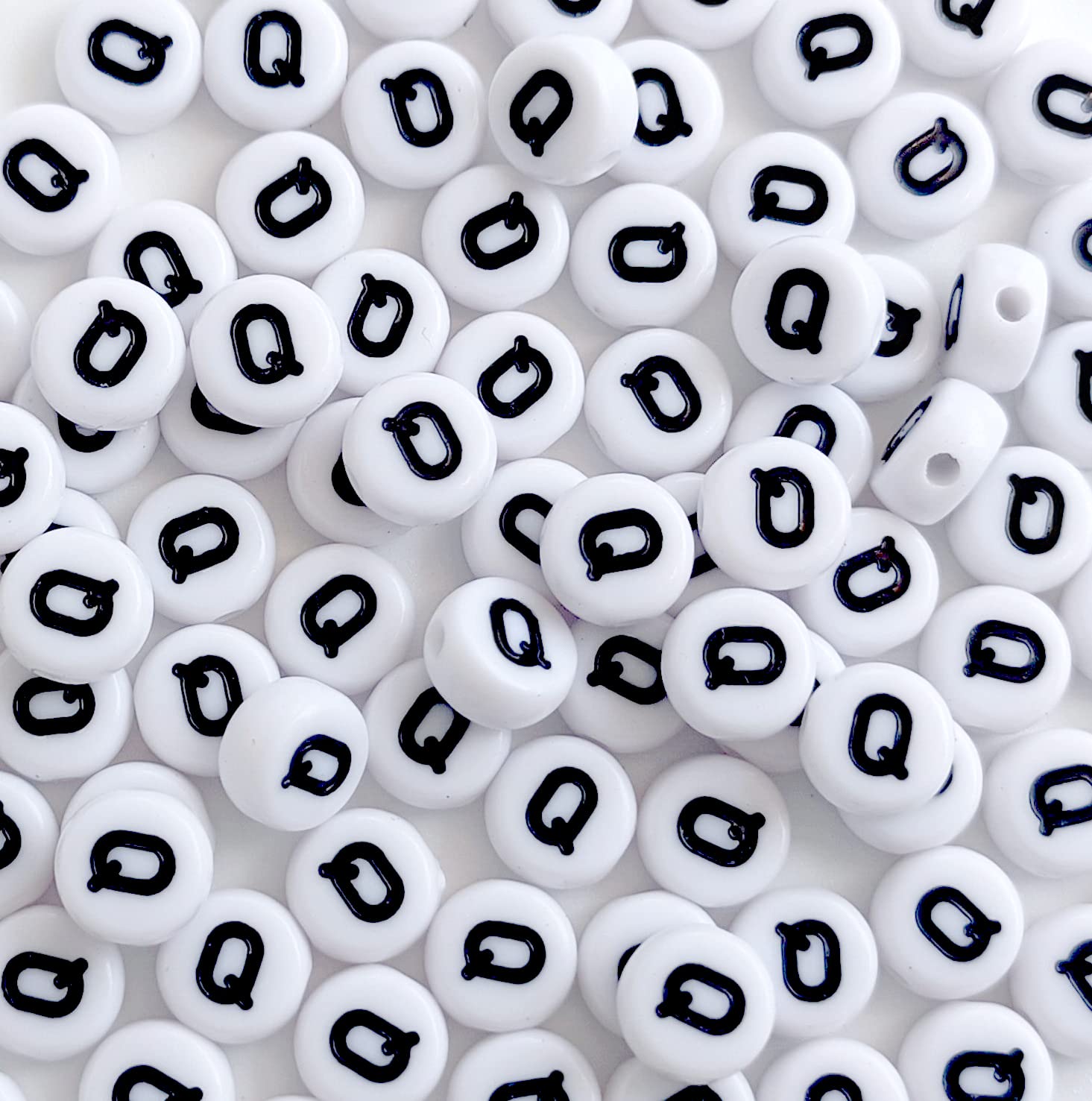 100PCS White Round Acrylic Alphabet Beads Letter Q - 4x7mm DIY Jewelry Making Supplies for Bracelets, Necklaces, Keychains - Perfect for Crafts, Gifts & Personalized Accessories