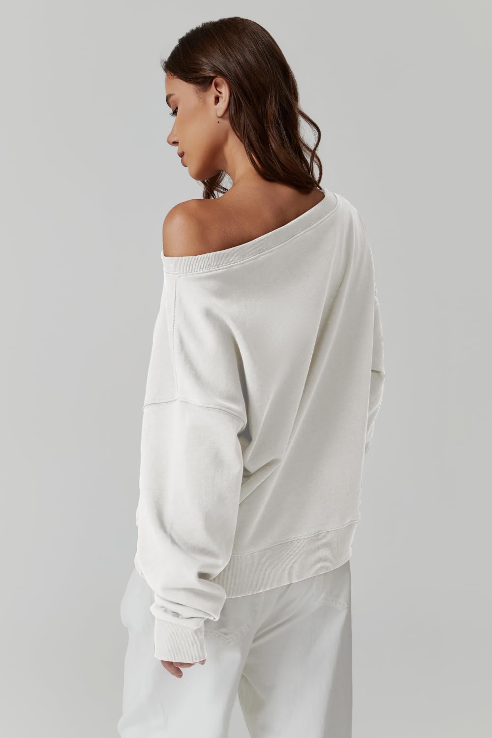 QINSEN Women's Oversized Sweatshirt - Long Sleeve Off Shoulder Pullover Top | Soft Casual Loungewear for Fall | Perfect for Coffee Dates, Weekend Errands & Cozy Nights