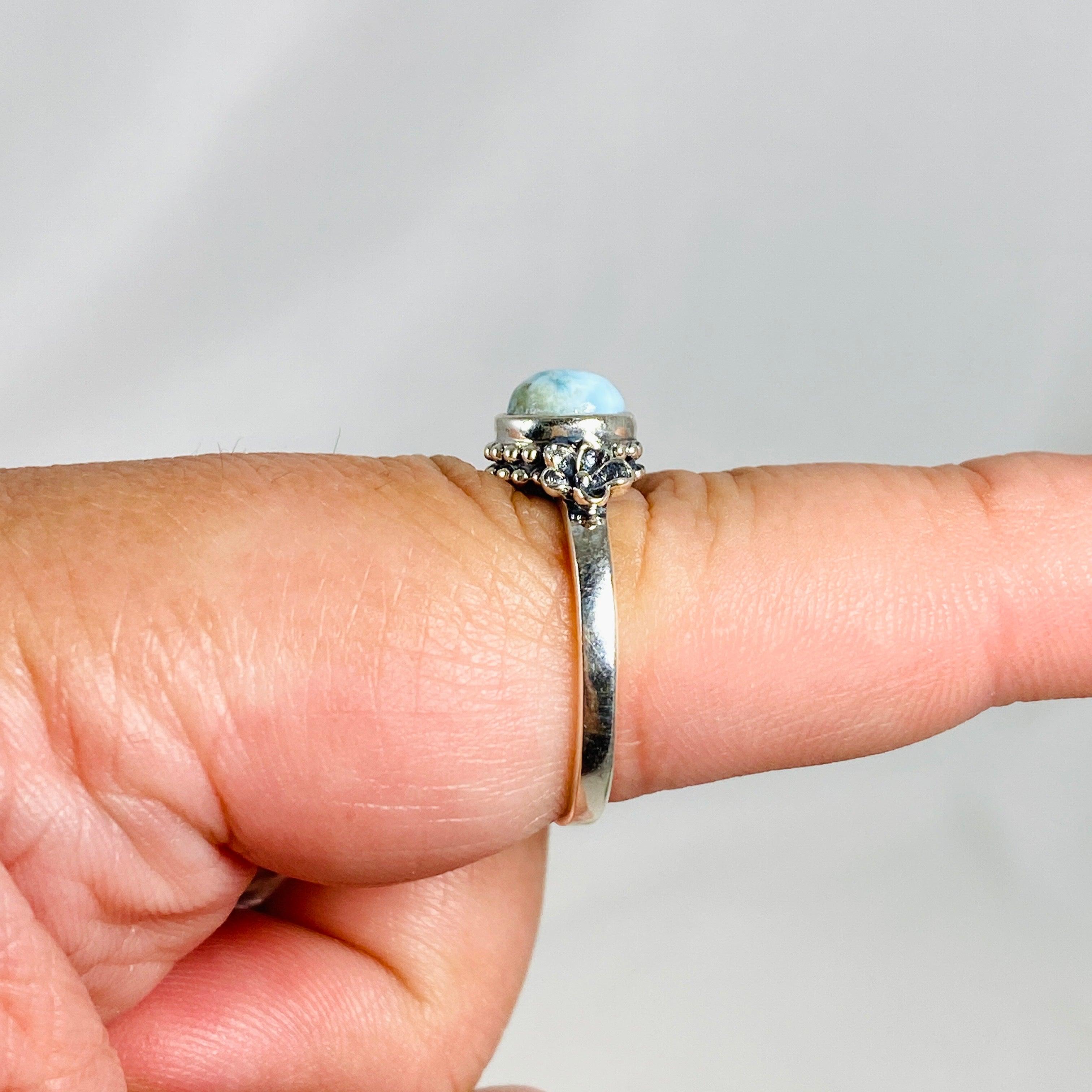 Larimar Sterling Silver Petite Round Ring with Flower Detailing - Size 9 - KRGJ3109 | Elegant Jewelry for Women, Perfect Gift for Birthday, Anniversary & Special Occasions