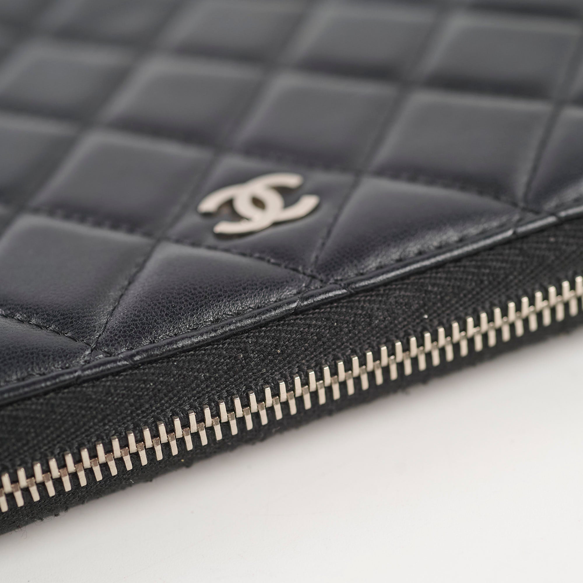 Chanel Classic Long Wallet in Black Lambskin Leather - Luxury Women's Designer Wallet for Everyday Use & Special Occasions