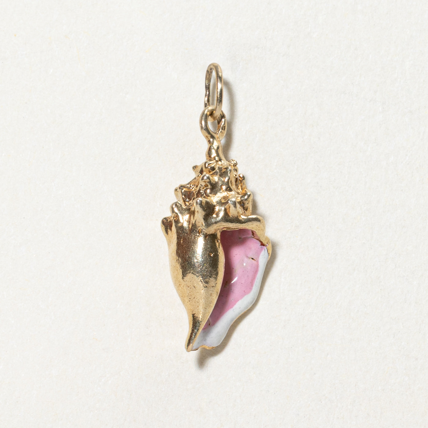 14K Yellow Gold Seashell Charm Pendant Necklace - Elegant Beach Jewelry for Women, Perfect for Summer Vacations, Beach Weddings & Boho Fashion