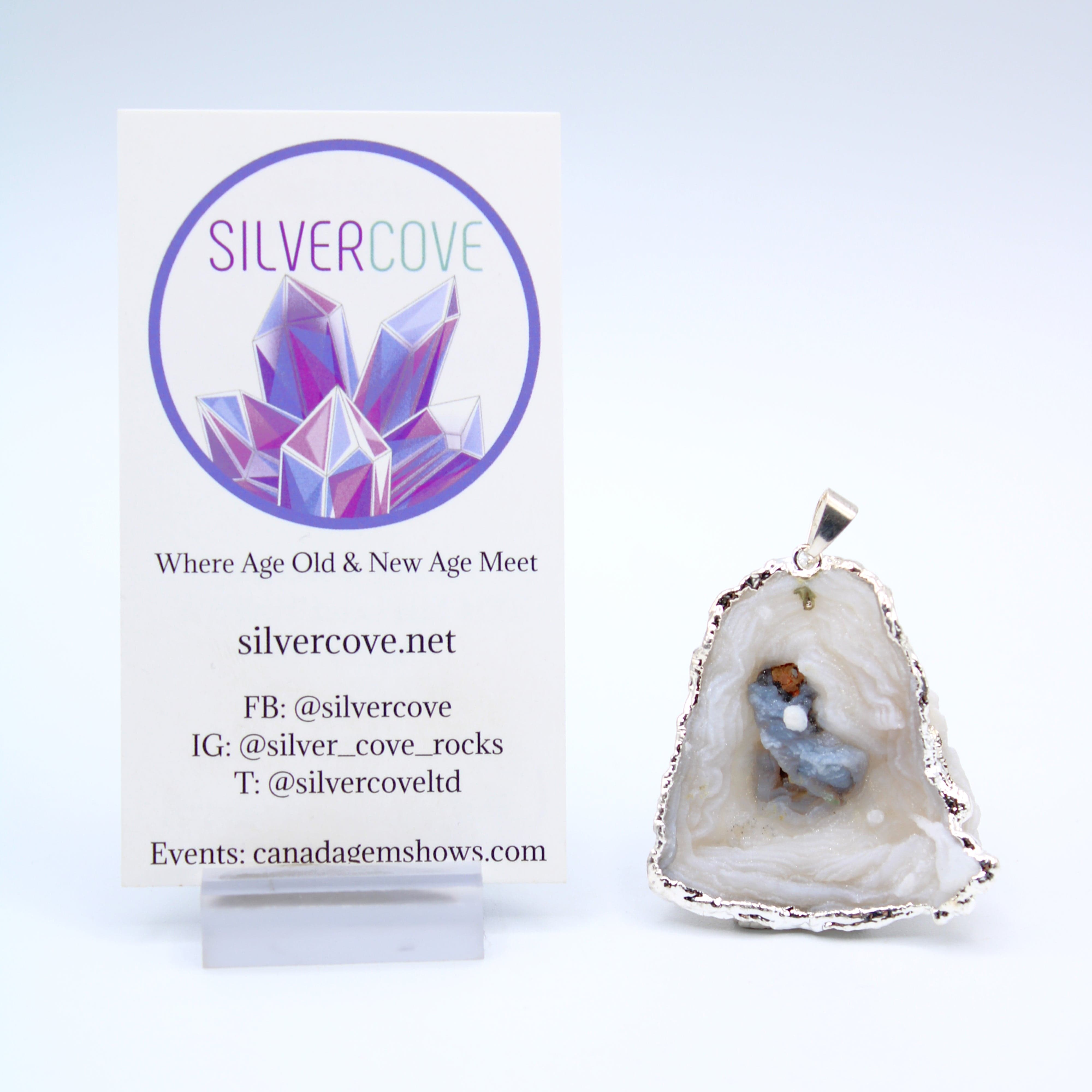 Natural Blue Chalcedony Conch Shell Pendant Necklace - Handmade Boho Beach Jewelry for Women - Perfect for Summer Vacations & Beach Parties