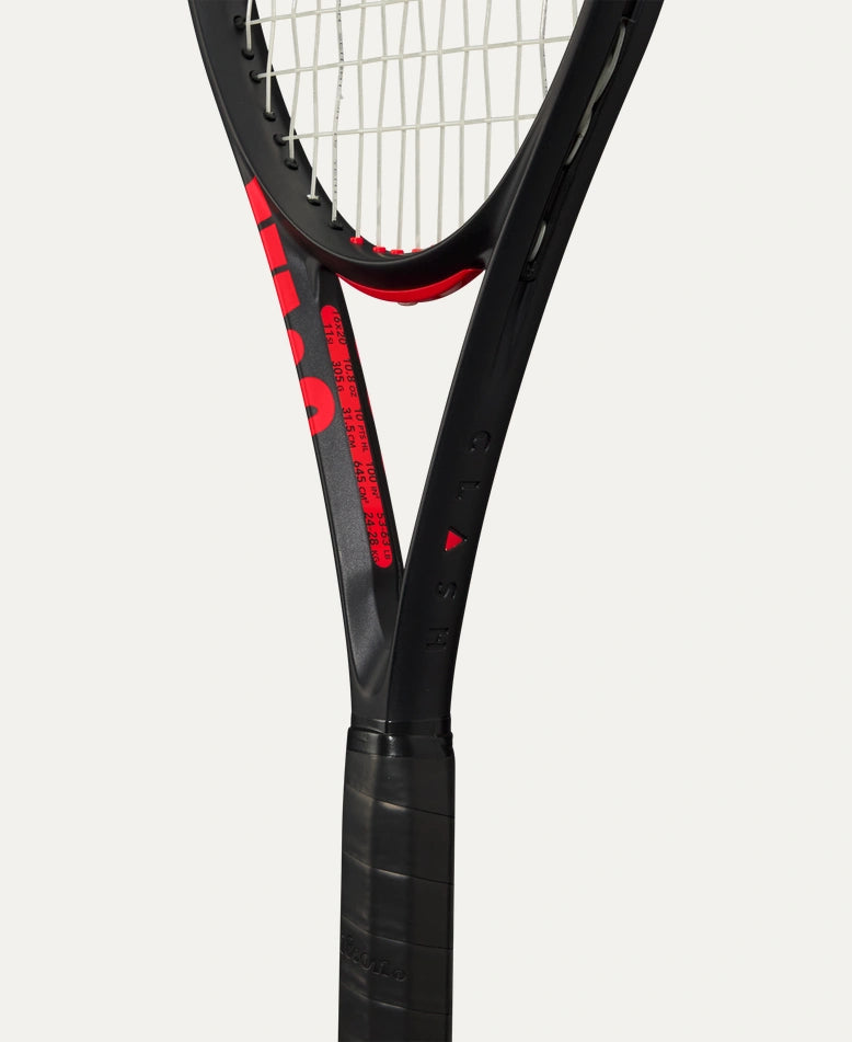Wilson Clash 100 Pro v3 Tennis Racket - Carbon Fiber Lightweight Racquet for Advanced Players | Perfect for Competitive Matches & Training Sessions