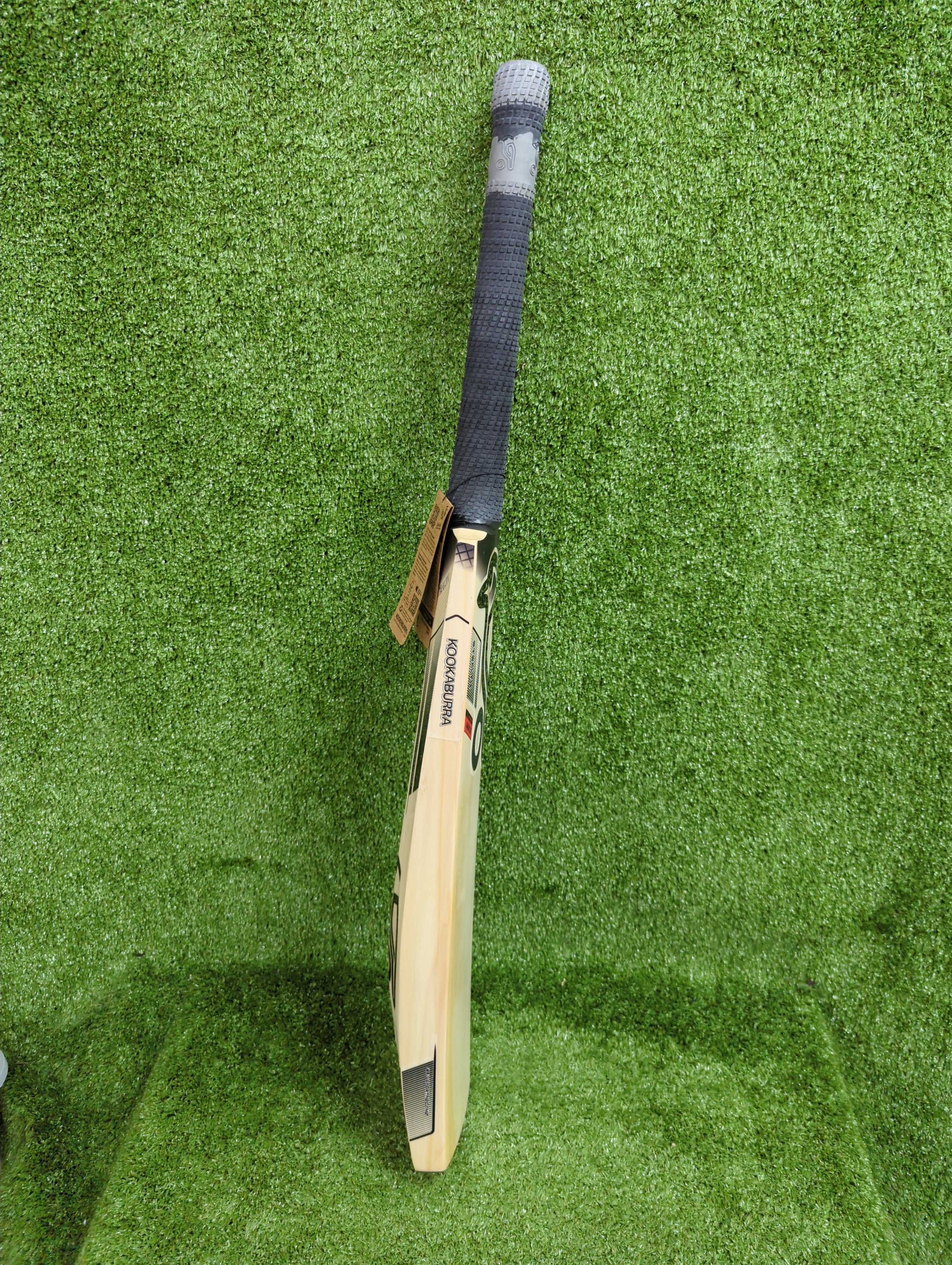 Kookaburra Stealth Max English Willow Cricket Bat - Premium Performance for Professional & Amateur Players - Perfect for Matches & Training Sessions