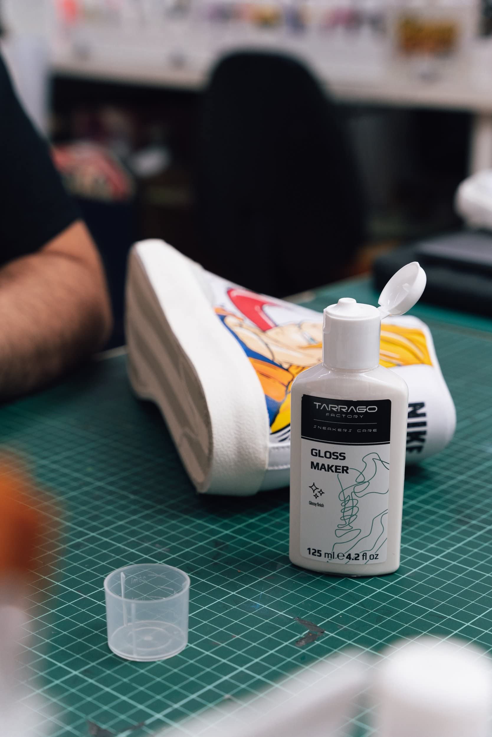 Tarrago Sneaker Gloss Maker 125ml - High Shine Leather Finish for Painted Sneakers | Perfect for Shoe Restoration & Customization | Gym, Streetwear & Fashion Use