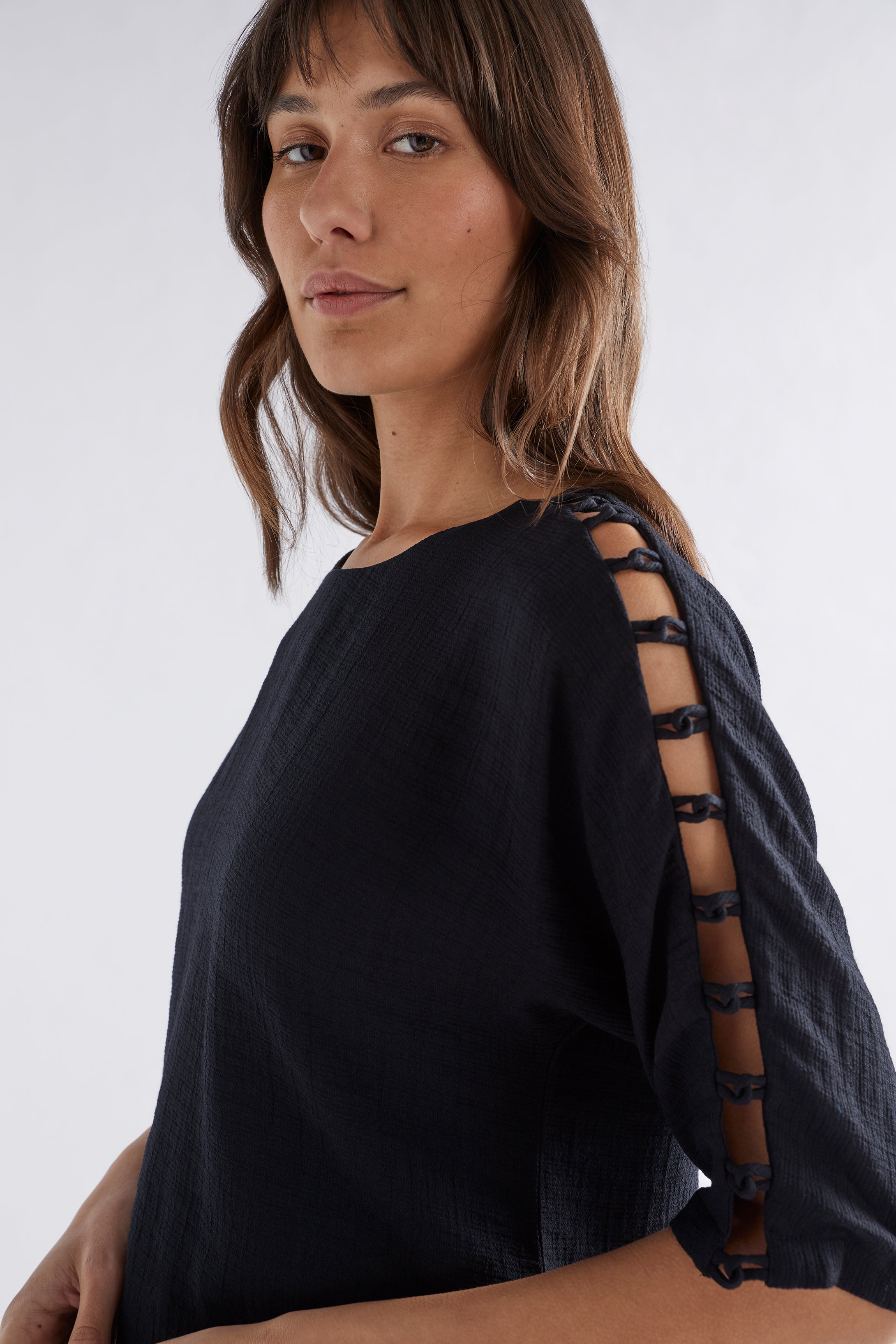 Elk The Label Loopt Top - Women's Stylish Casual T-Shirt for Everyday Wear | Perfect for Outings, Work & Weekend Outfits