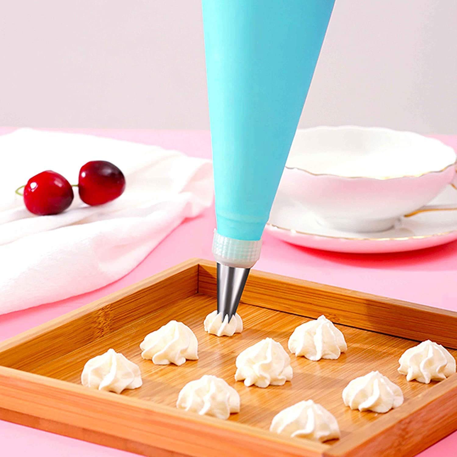 Premium Cake Decorating Icing Bag Set with 12 Stainless Steel Nozzles - Reusable & Washable Piping Bags Kit for Baking, Cupcake Frosting, Cookie Decorating - Perfect for Birthday Cakes, Wedding Desserts & DIY Pastry Arts