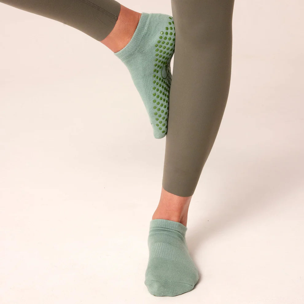 Non-Slip Grip Socks for Women & Men - Yoga, Pilates, Barre, Workout & Dance - Anti-Skid Socks with Traction for Home, Gym & Studio - Perfect for Fitness, Exercise & Sports Activities