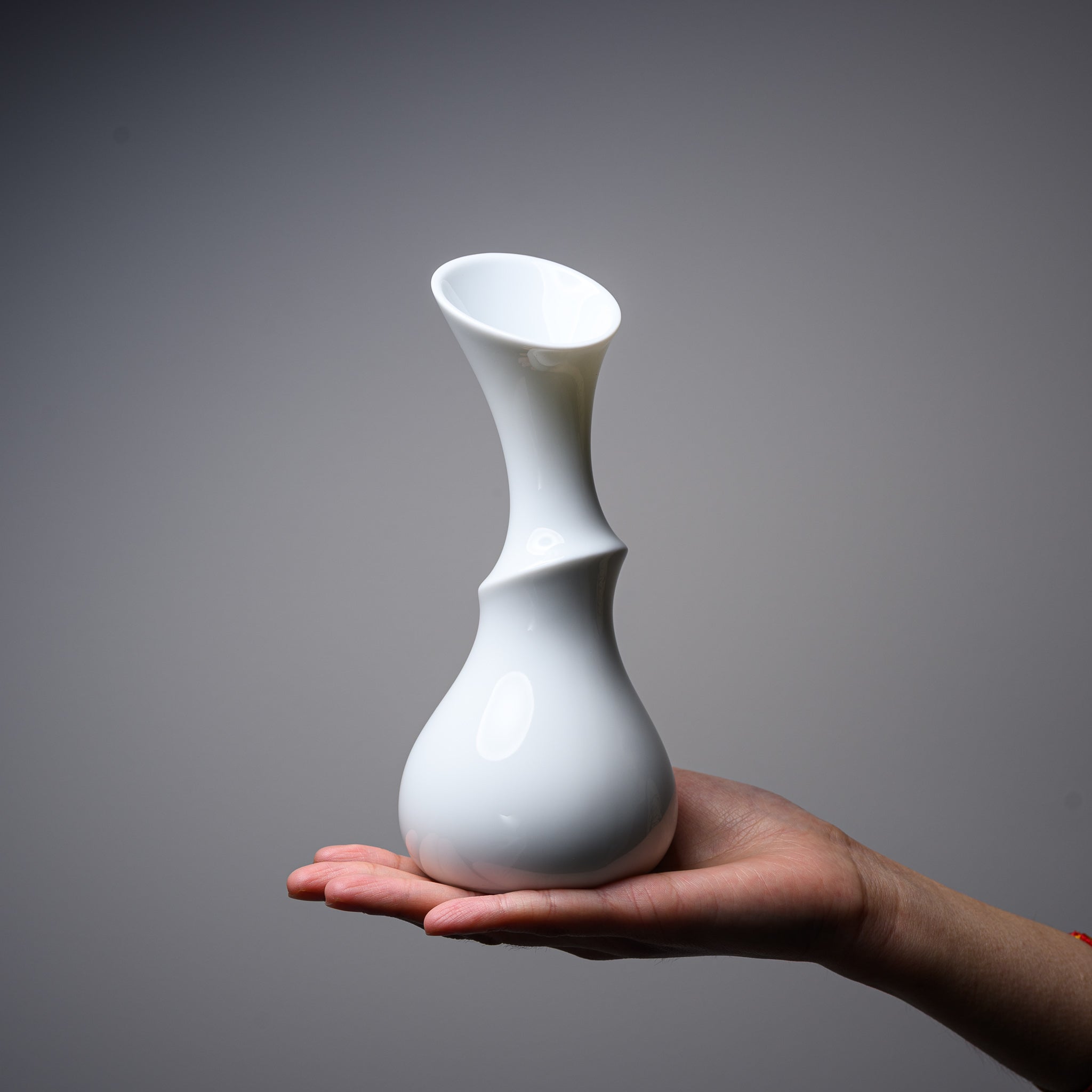 Modern White Porcelain Chiku Flower Vase - Elegant Japanese Bamboo-Inspired Home Decor for Living Room, Dining Table & Wedding Centerpieces