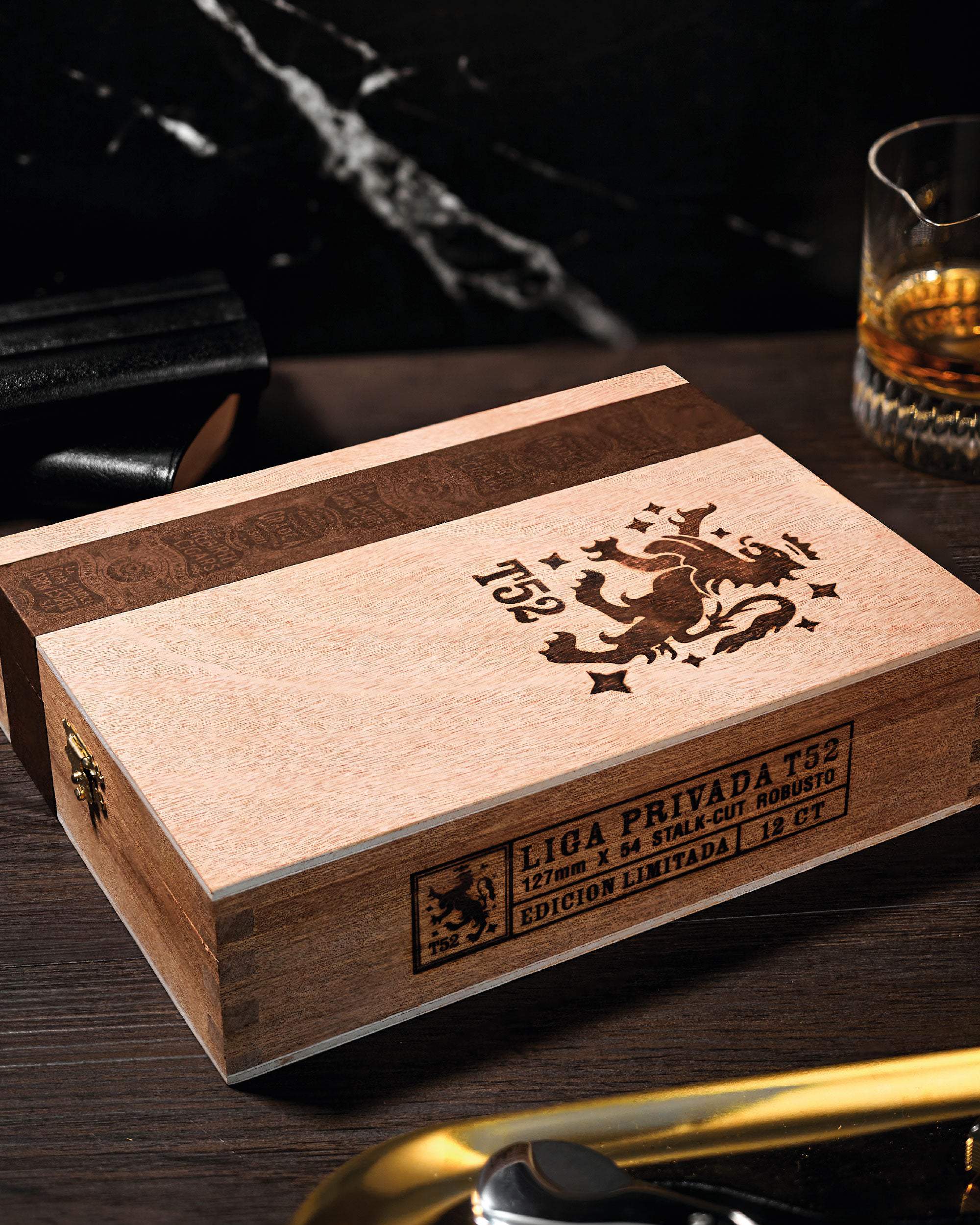 Premium Drew Estate Liga Privada T52 Robusto Cigars - Handcrafted Full-Bodied Smoke for Special Occasions & Relaxation