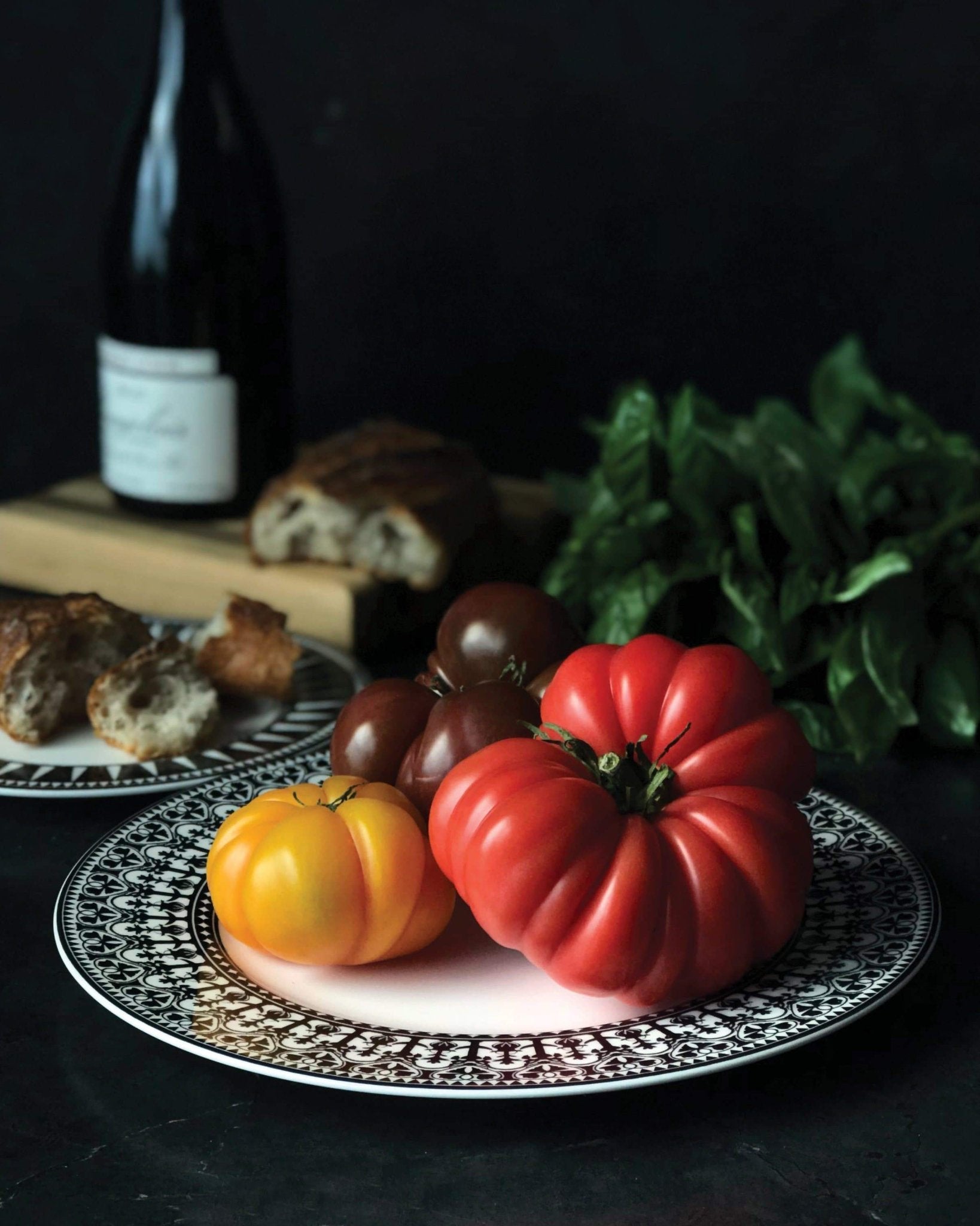 Premium Matriarch Porcelain Dinnerware Set - 16-Piece Elegant Bone China Tableware for Formal Dining, Entertaining & Special Occasions