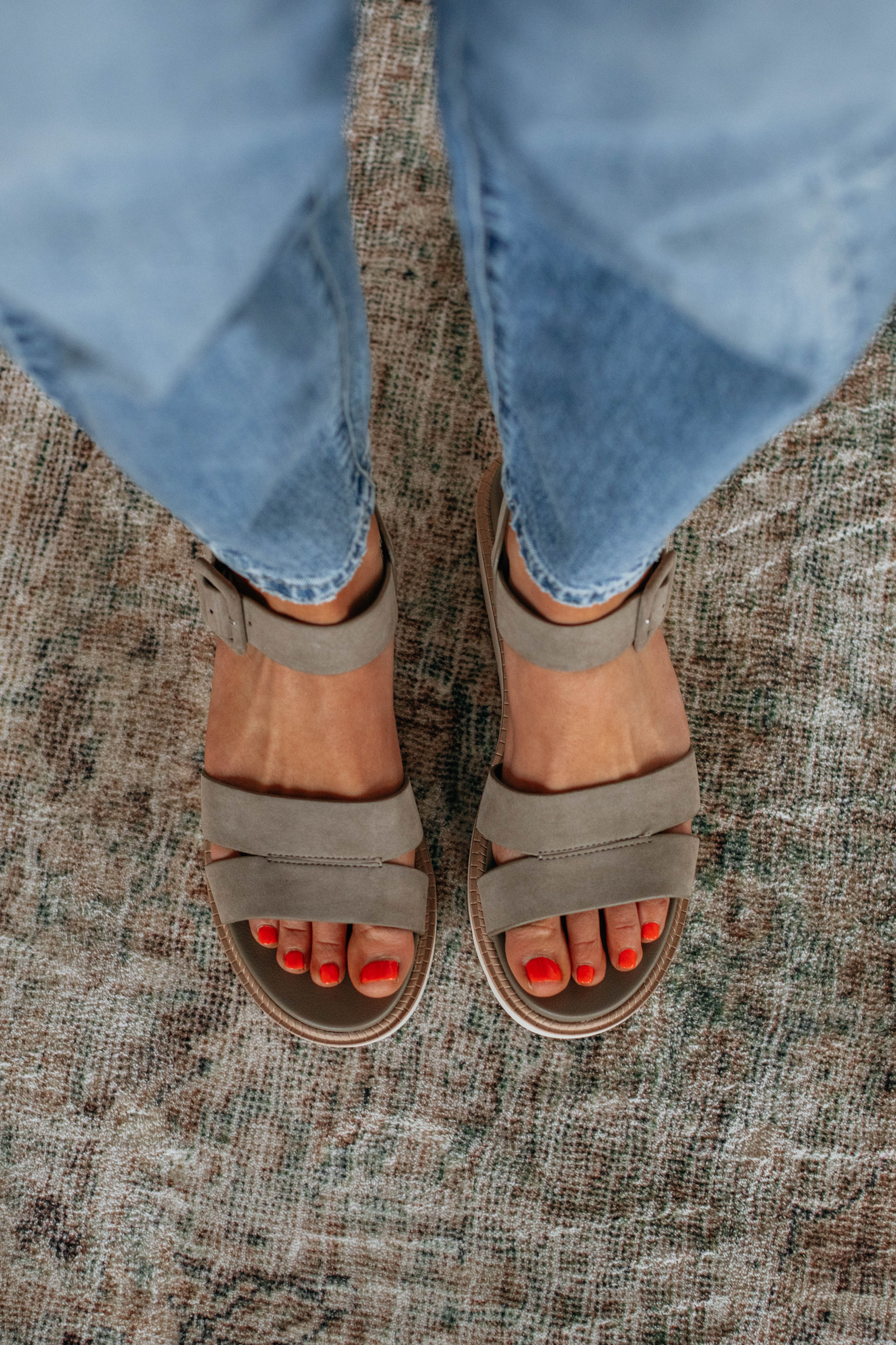 Best Comfortable Sandals for Women & Men - Lightweight & Durable Beach Walking Shoes | Perfect for Vacation, Travel, and Summer Outfits