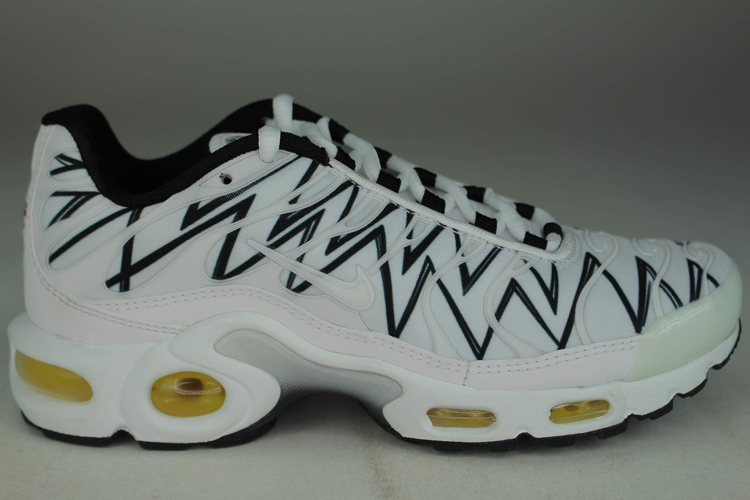 Nike Air Max Plus Men's Running Shoes - White/Black, Size 4.0 | Comfortable Cushioned Sneakers for Jogging, Gym Workouts & Casual Wear